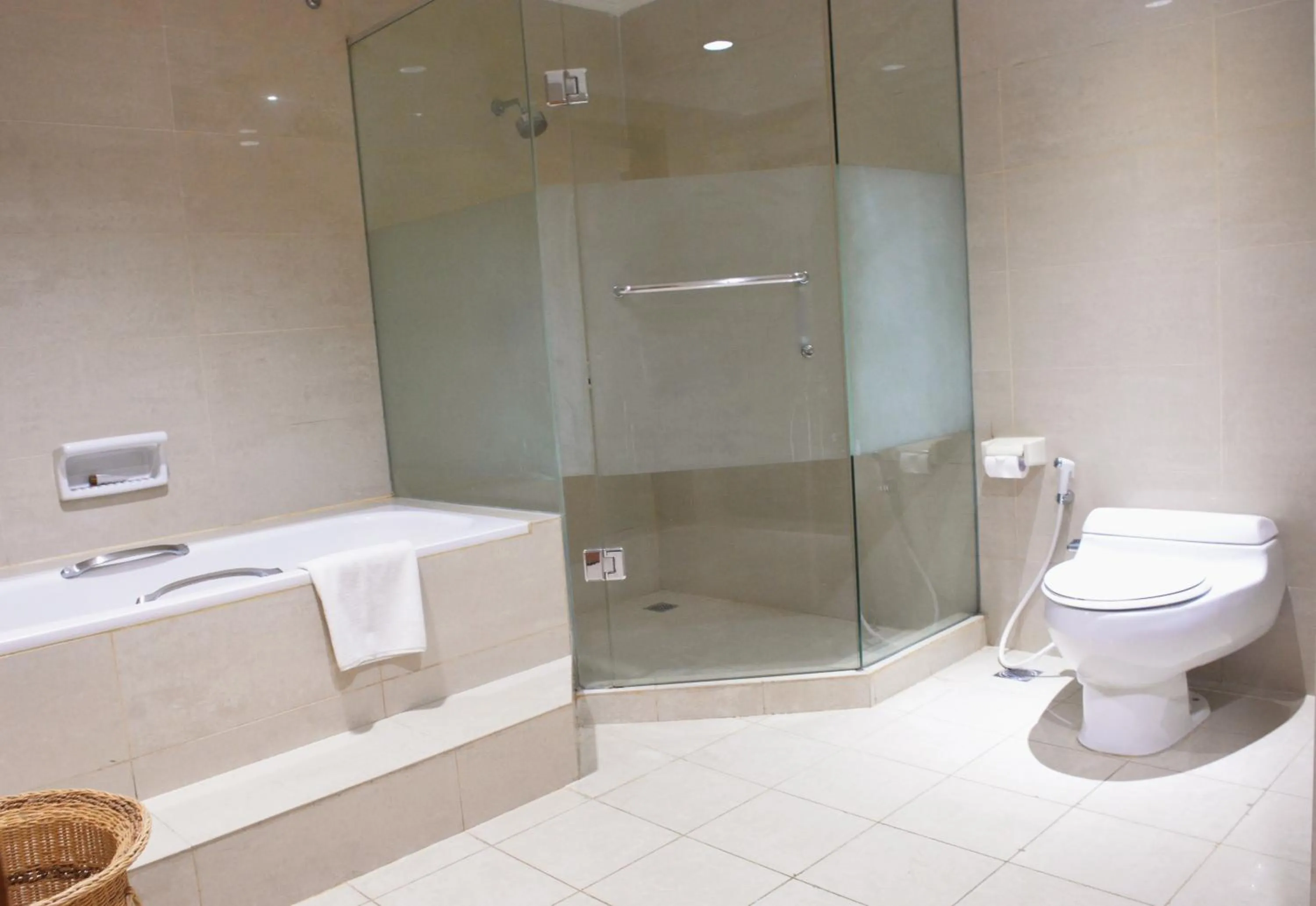 Shower in Grand Mercure Medan Angkasa