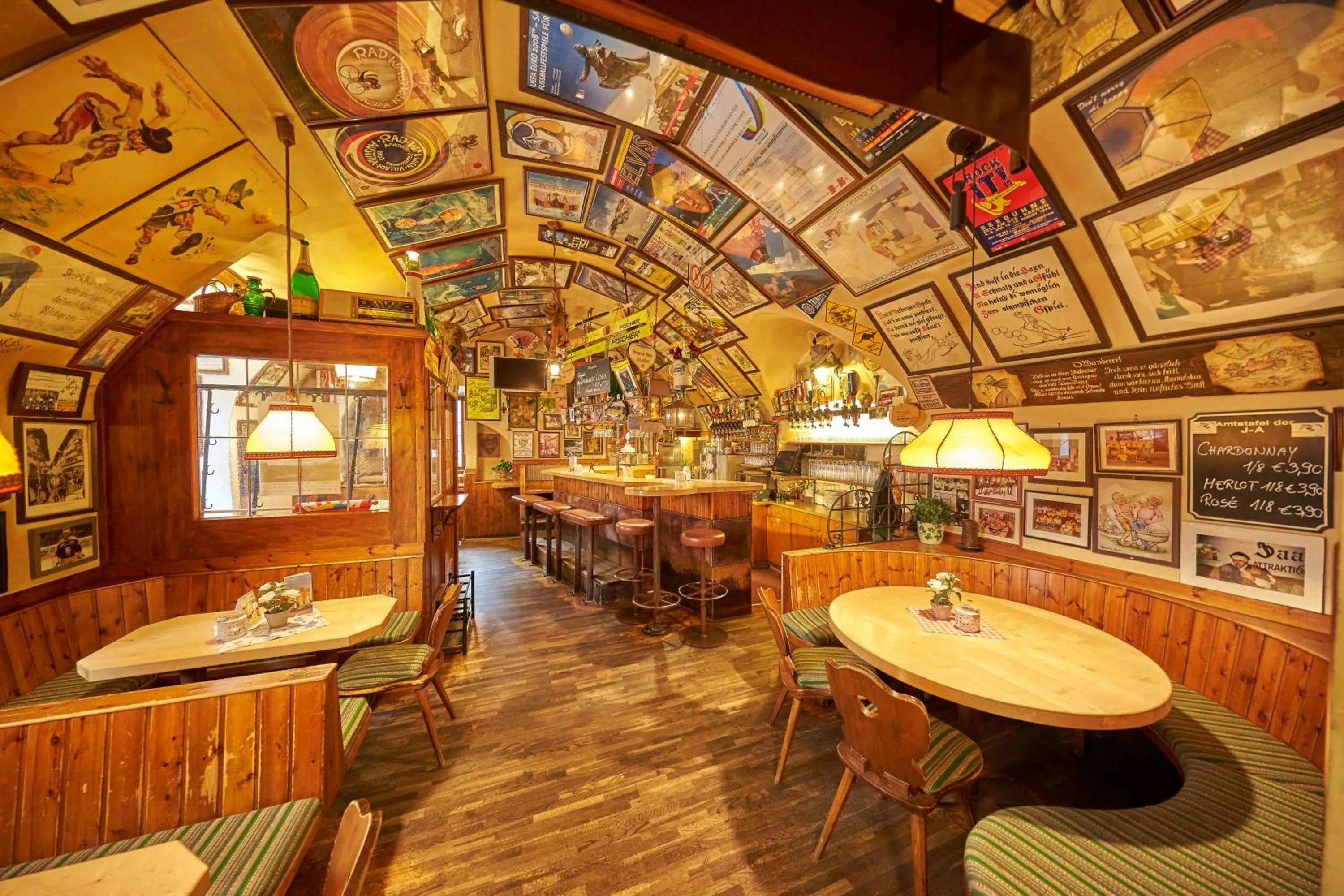 Restaurant/places to eat in Hotel Lebzelter