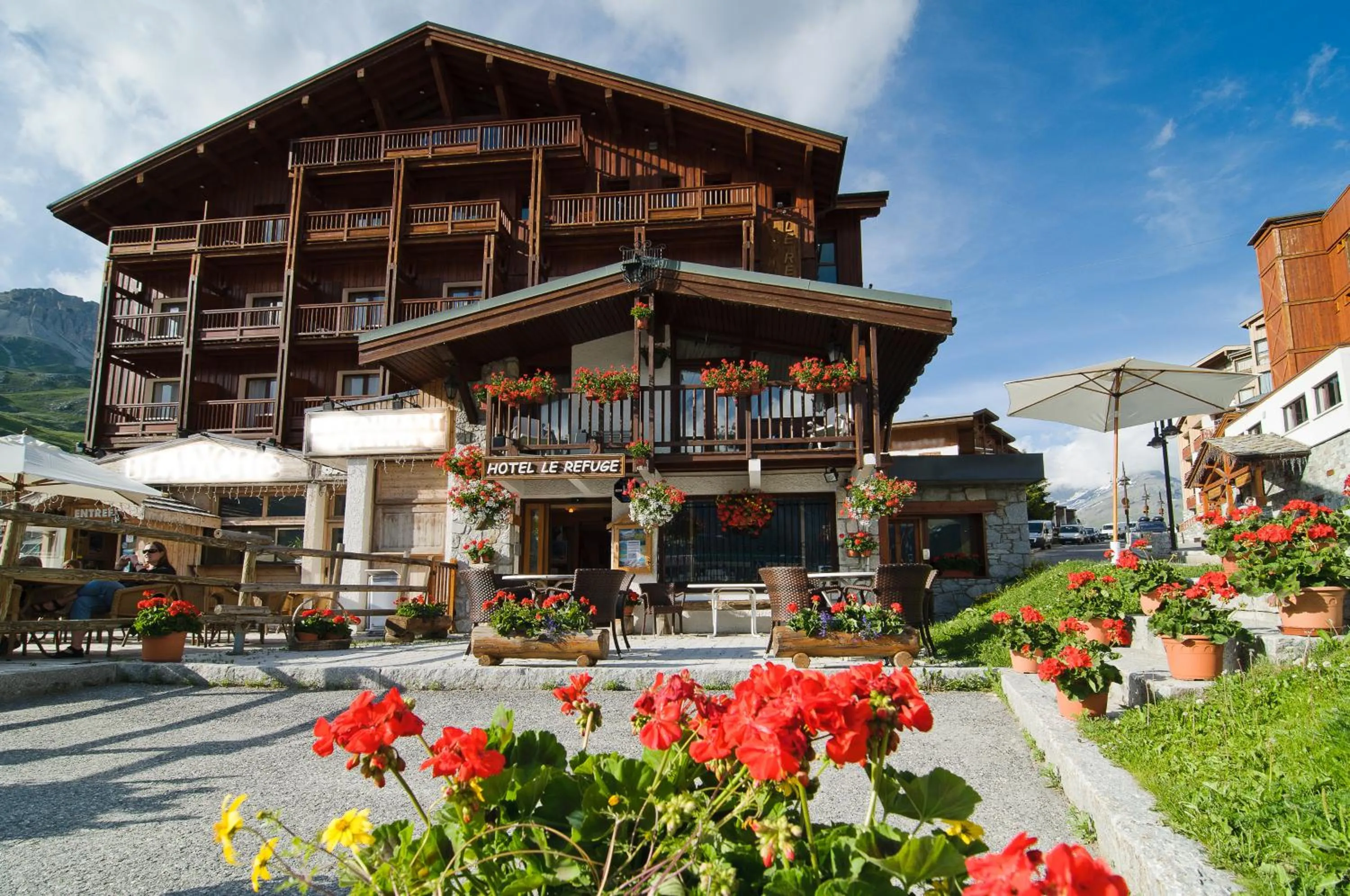 Facade/entrance in Hôtel Le Refuge