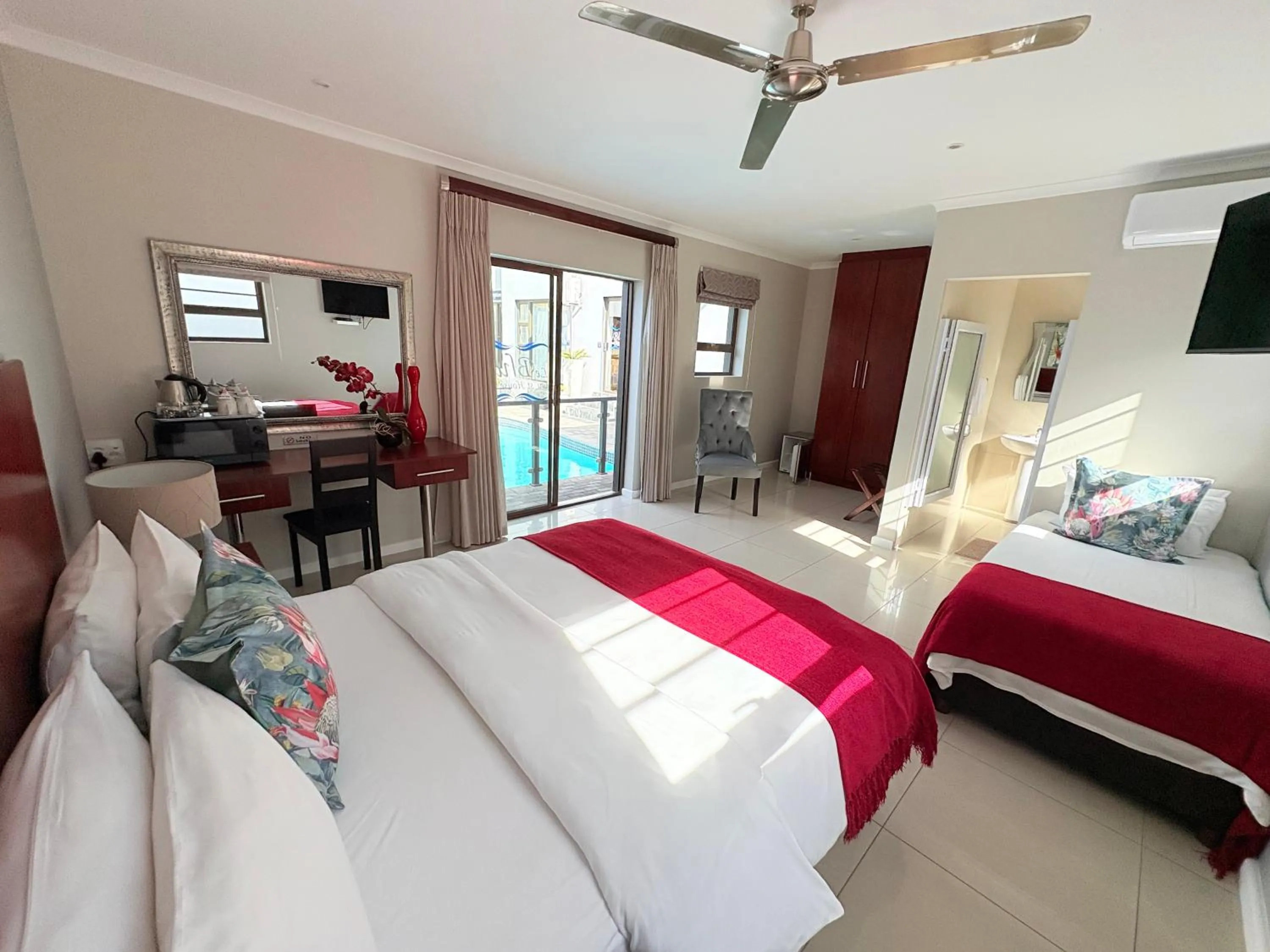 Bedroom, Bed in Le Blue Guesthouse