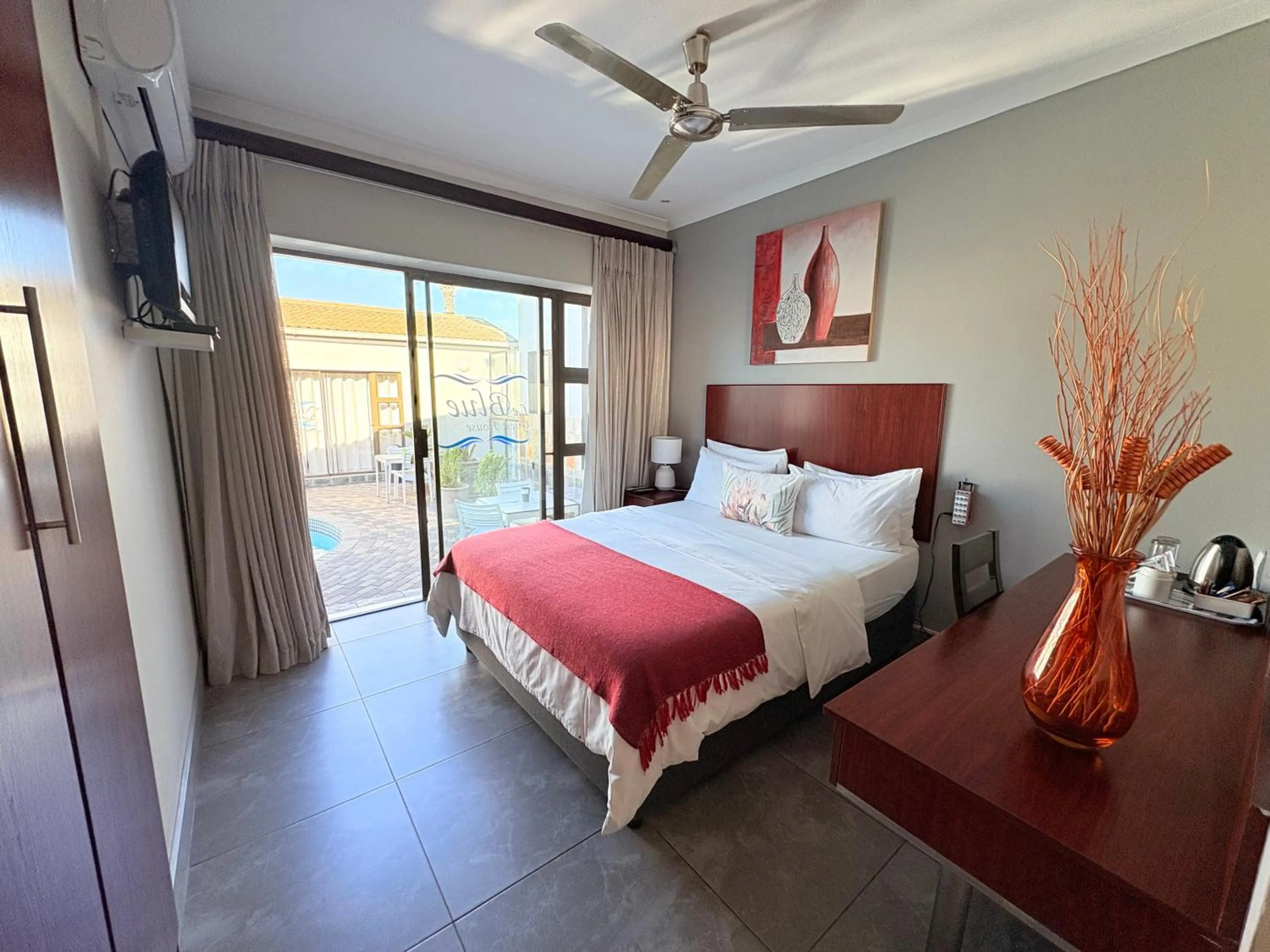 Bedroom, Bed in Le Blue Guesthouse