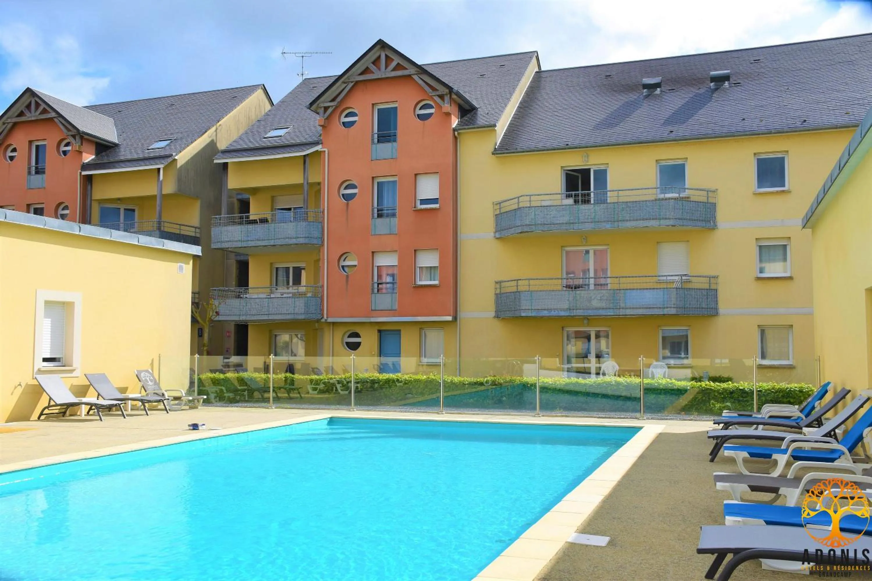 Property building in Adonis Grandcamp - Résidence Les Isles De Sola