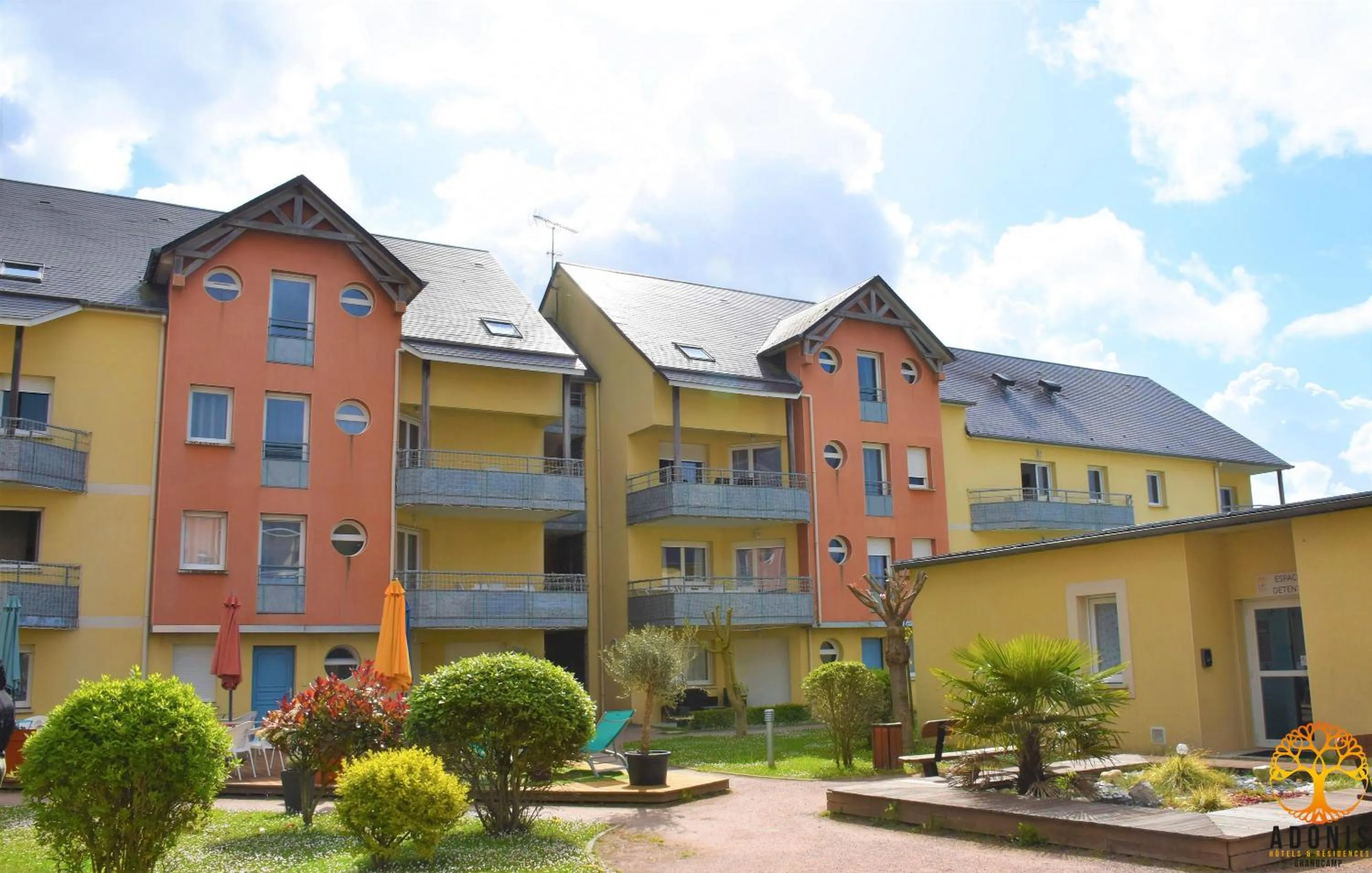 Property building in Adonis Grandcamp - Résidence Les Isles De Sola