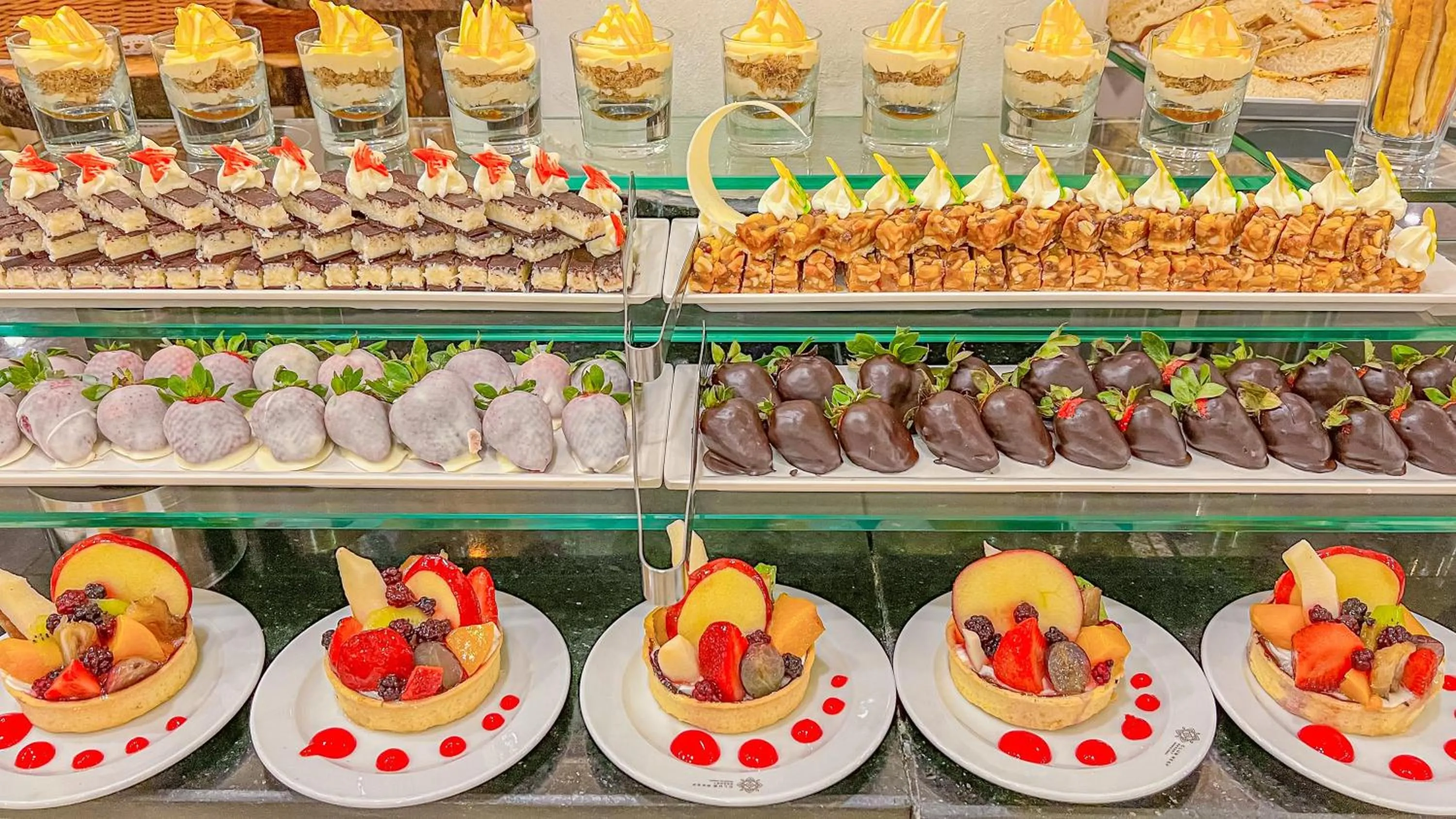 Food in Club Reef Resort & Spa