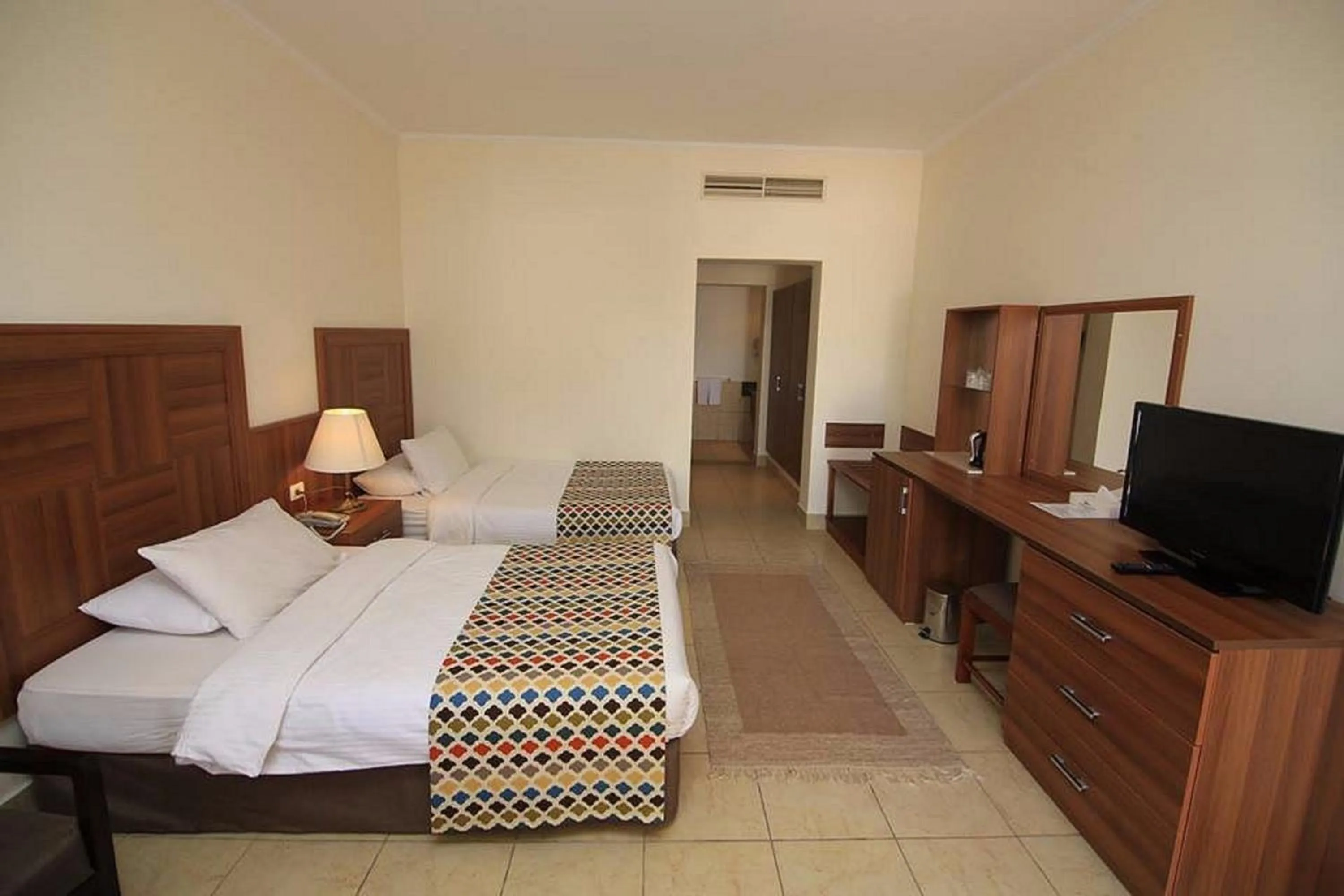 Bedroom, Bed in Club Reef Resort & Spa