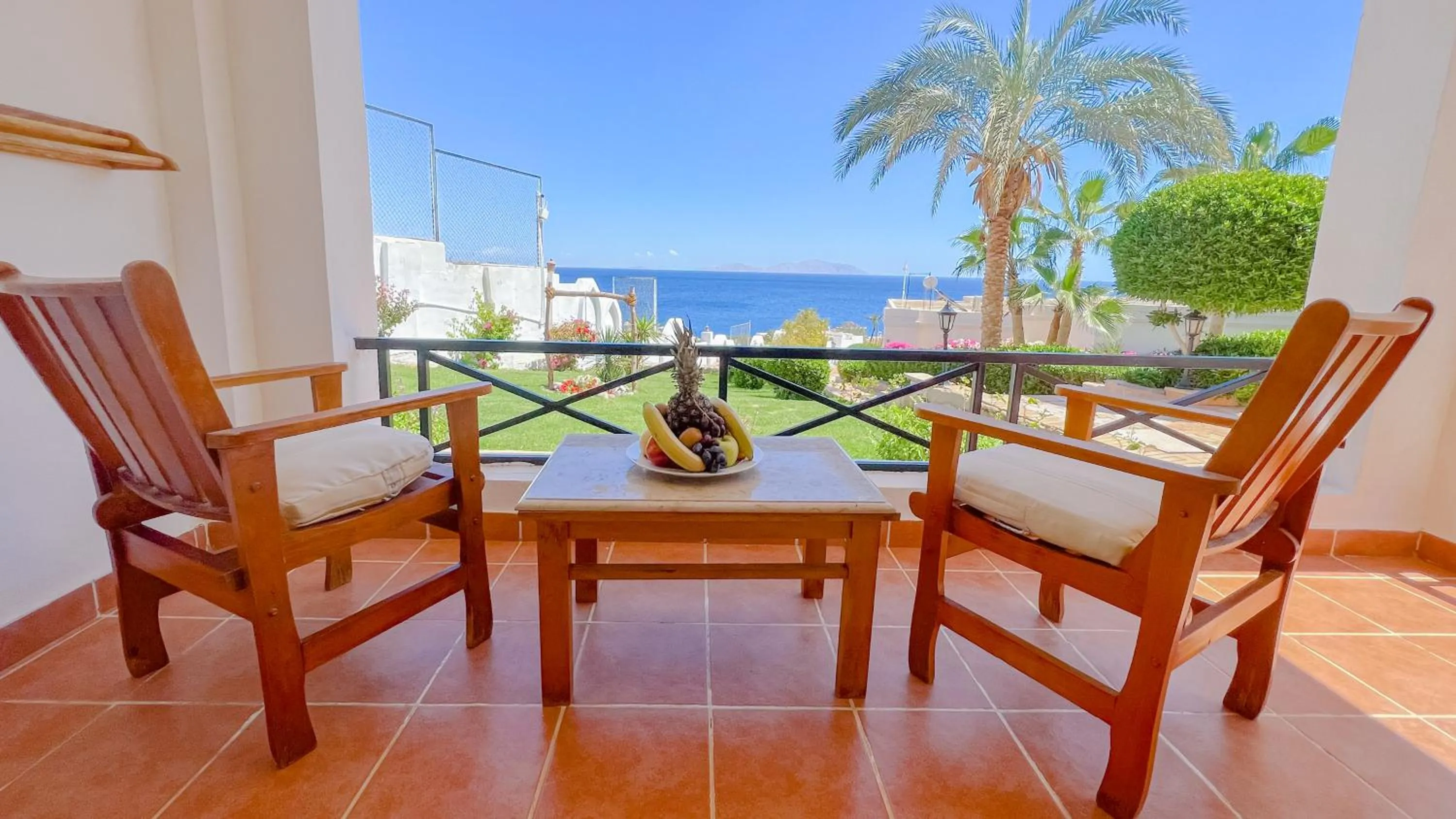 Photo of the whole room in Club Reef Resort & Spa