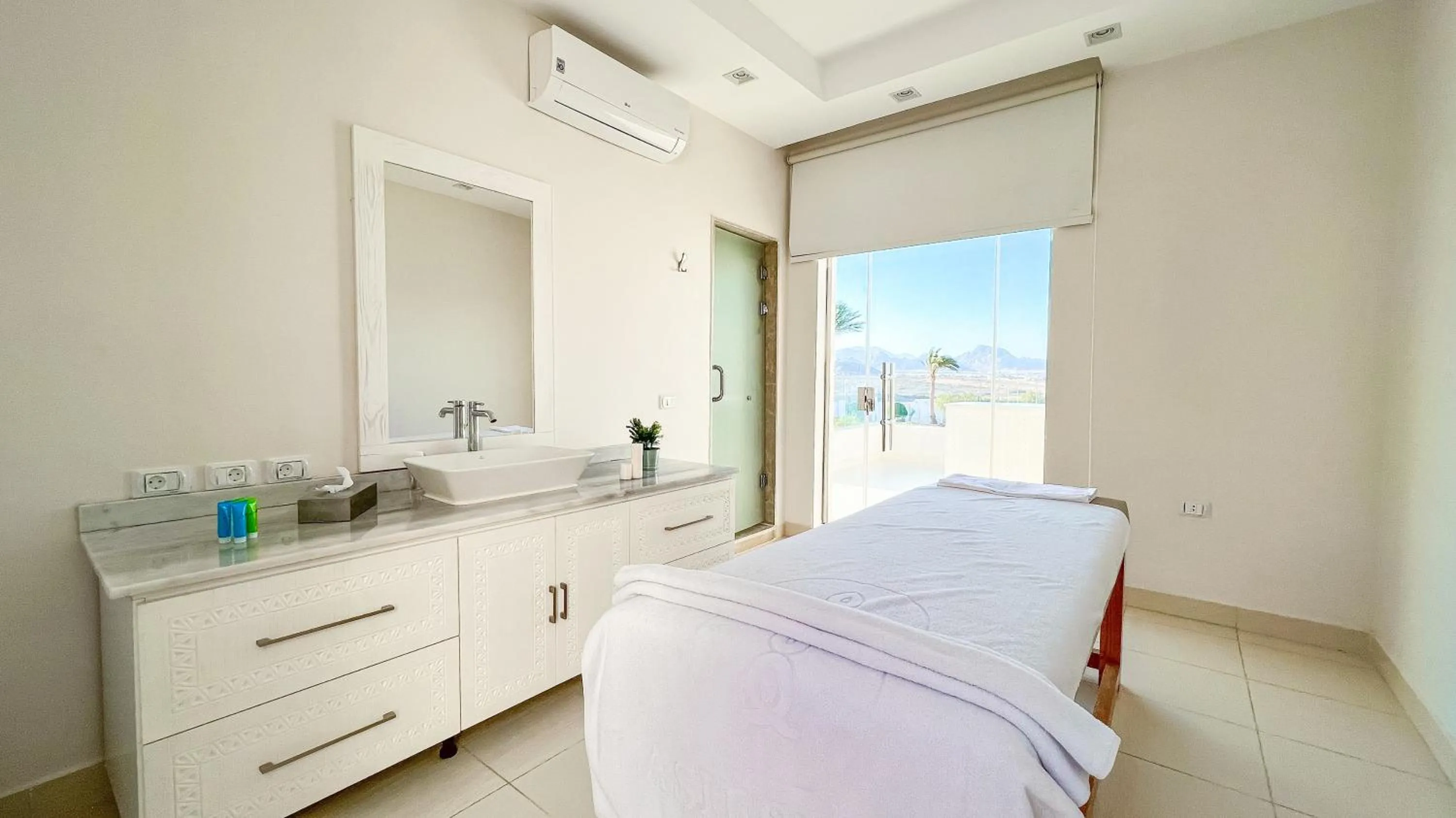 Spa and wellness centre/facilities, Bed in Club Reef Resort & Spa