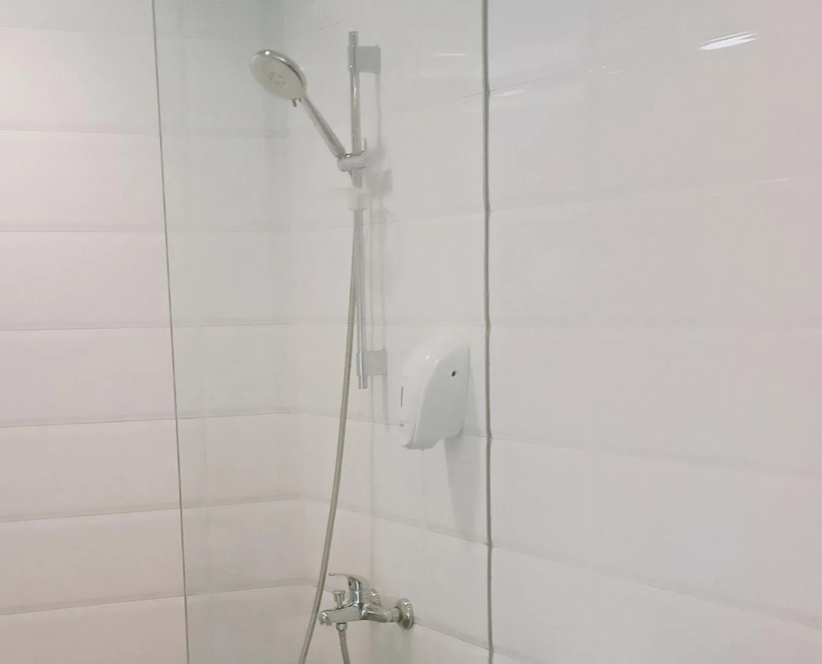 Shower in Up-Peak Hotel Simpang Lima Semarang Formerly HA-KA Simpanglima Hotel Semarang