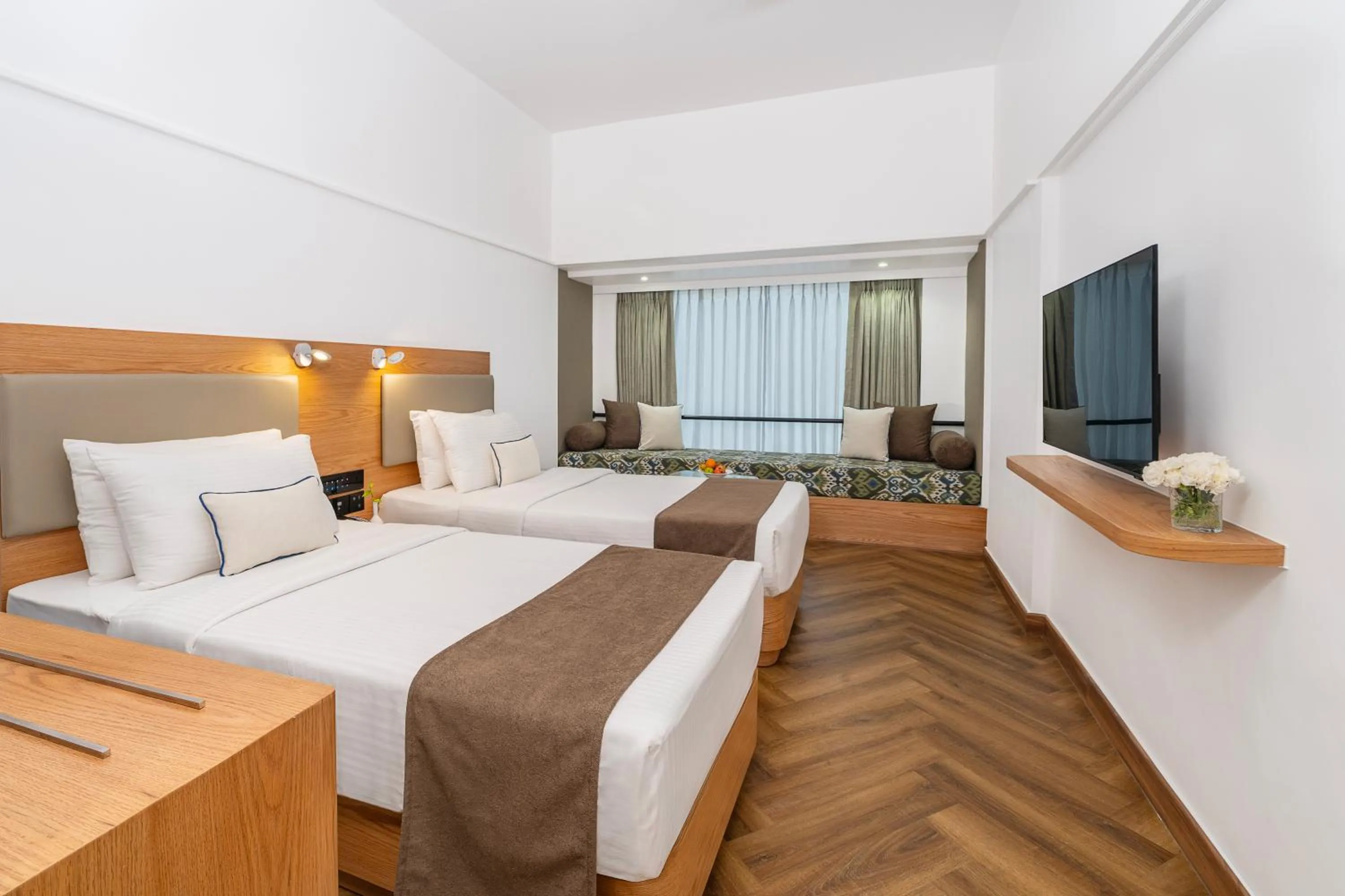Bed in Hotel Kohinoor Continental, Airport - Newly Renovated