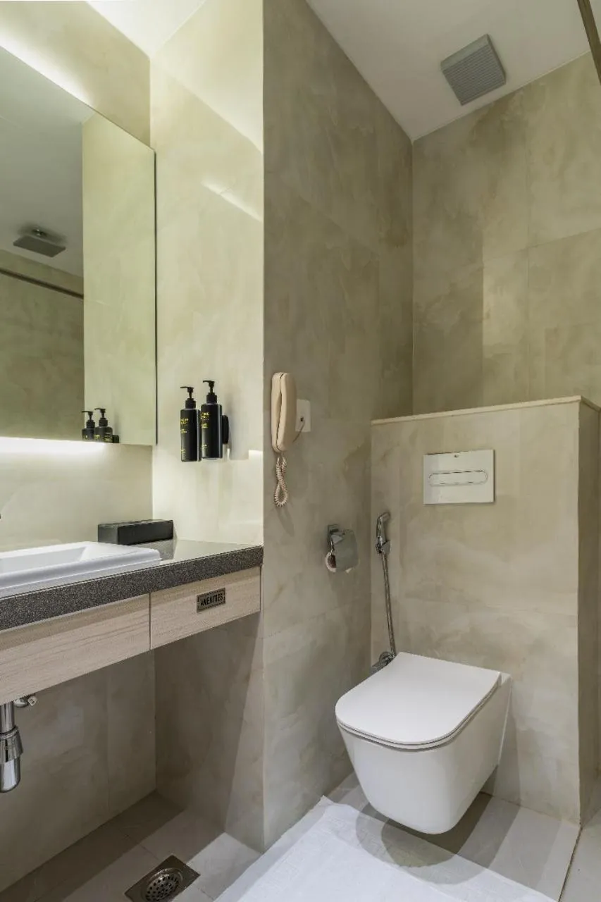 Toilet in Hotel Kohinoor Continental, Airport - Newly Renovated