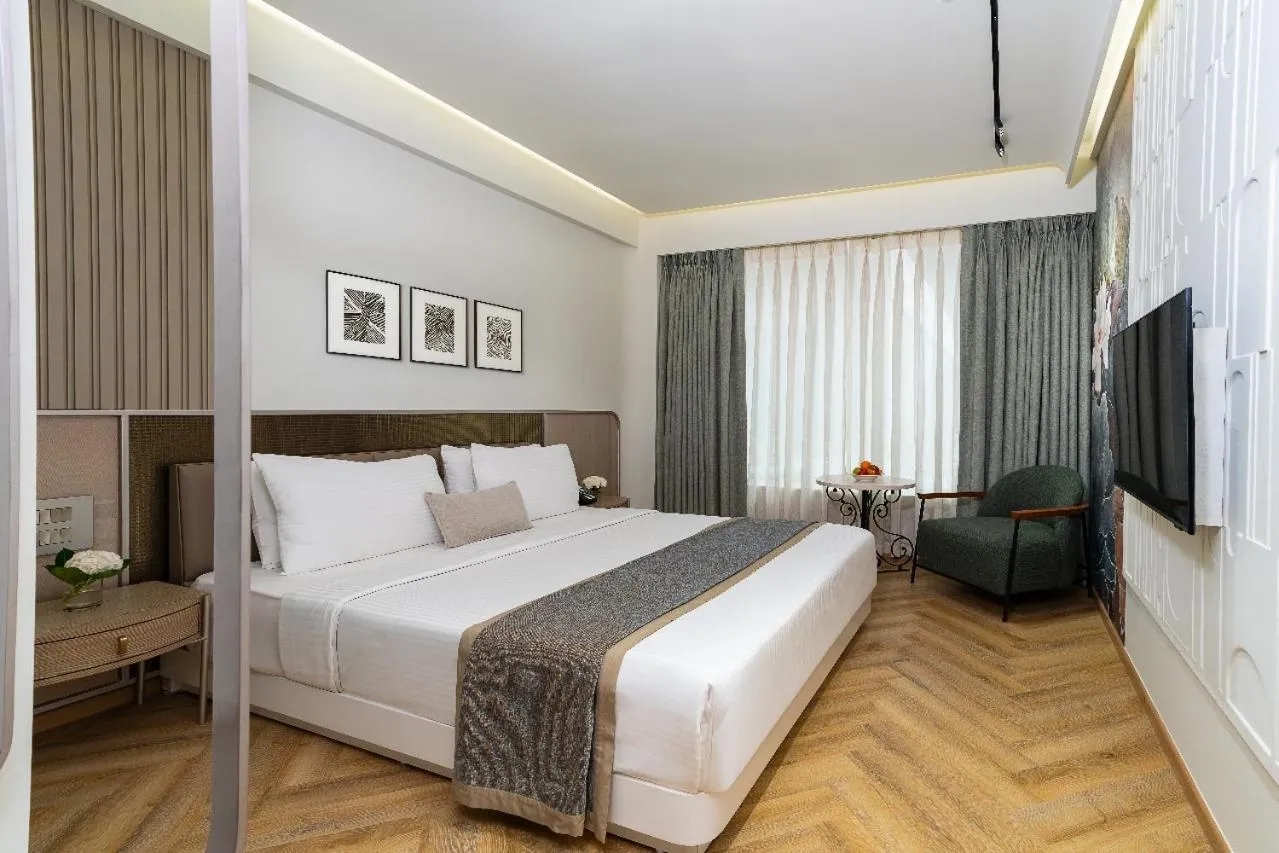 Bedroom, Bed in Hotel Kohinoor Continental, Airport - Newly Renovated