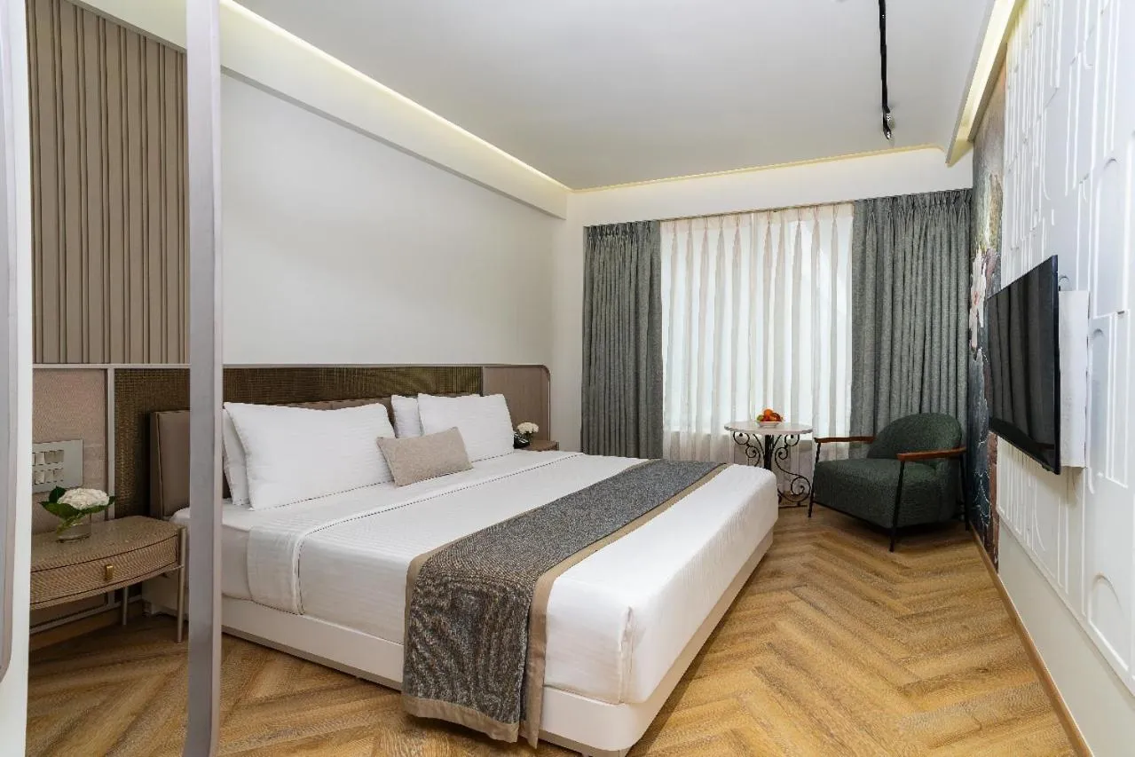 Bedroom, Bed in Hotel Kohinoor Continental, Airport - Newly Renovated