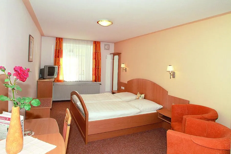 Photo of the whole room, Bed in Rinchnacher Hof