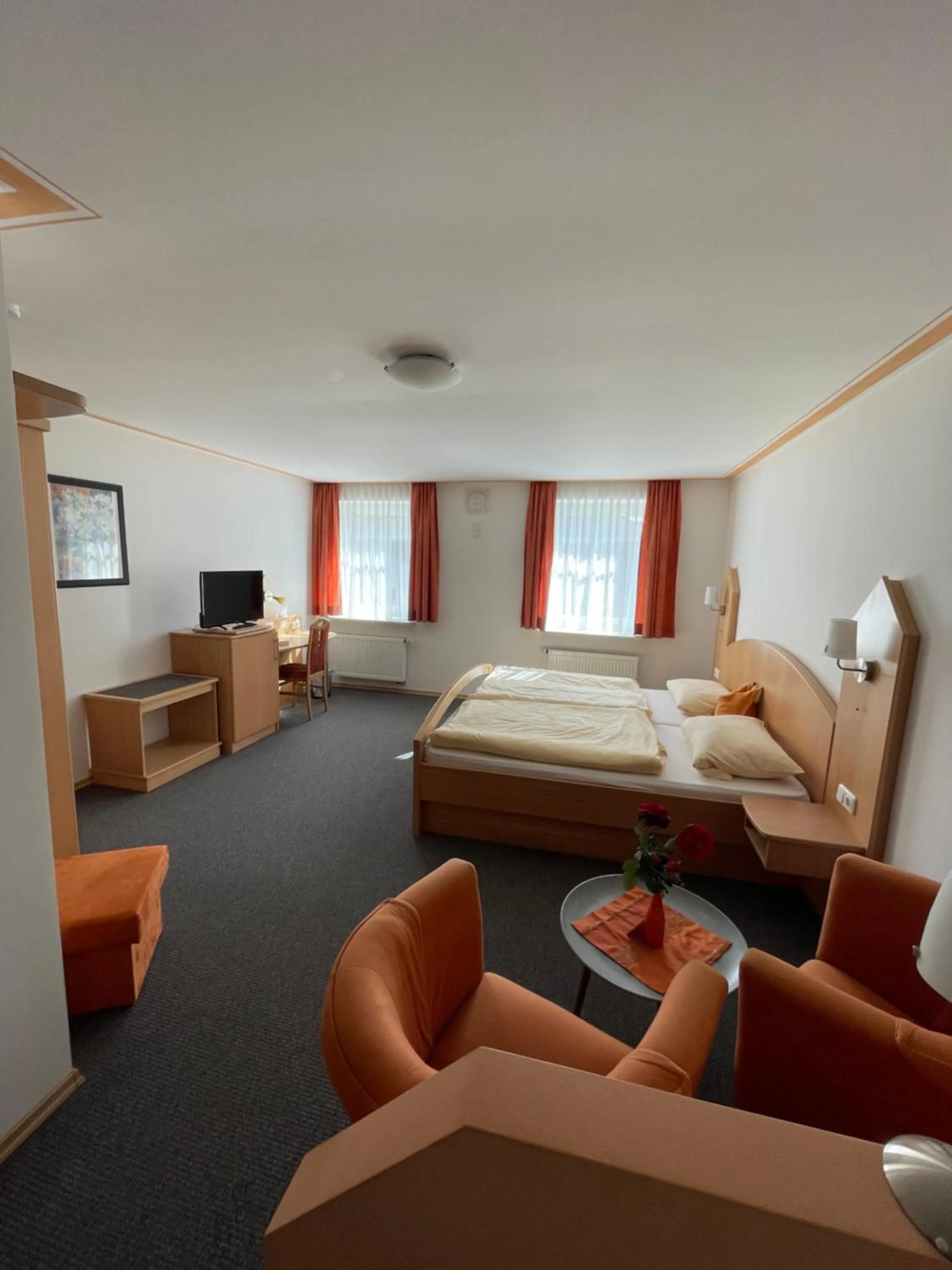 Photo of the whole room, Bed in Rinchnacher Hof