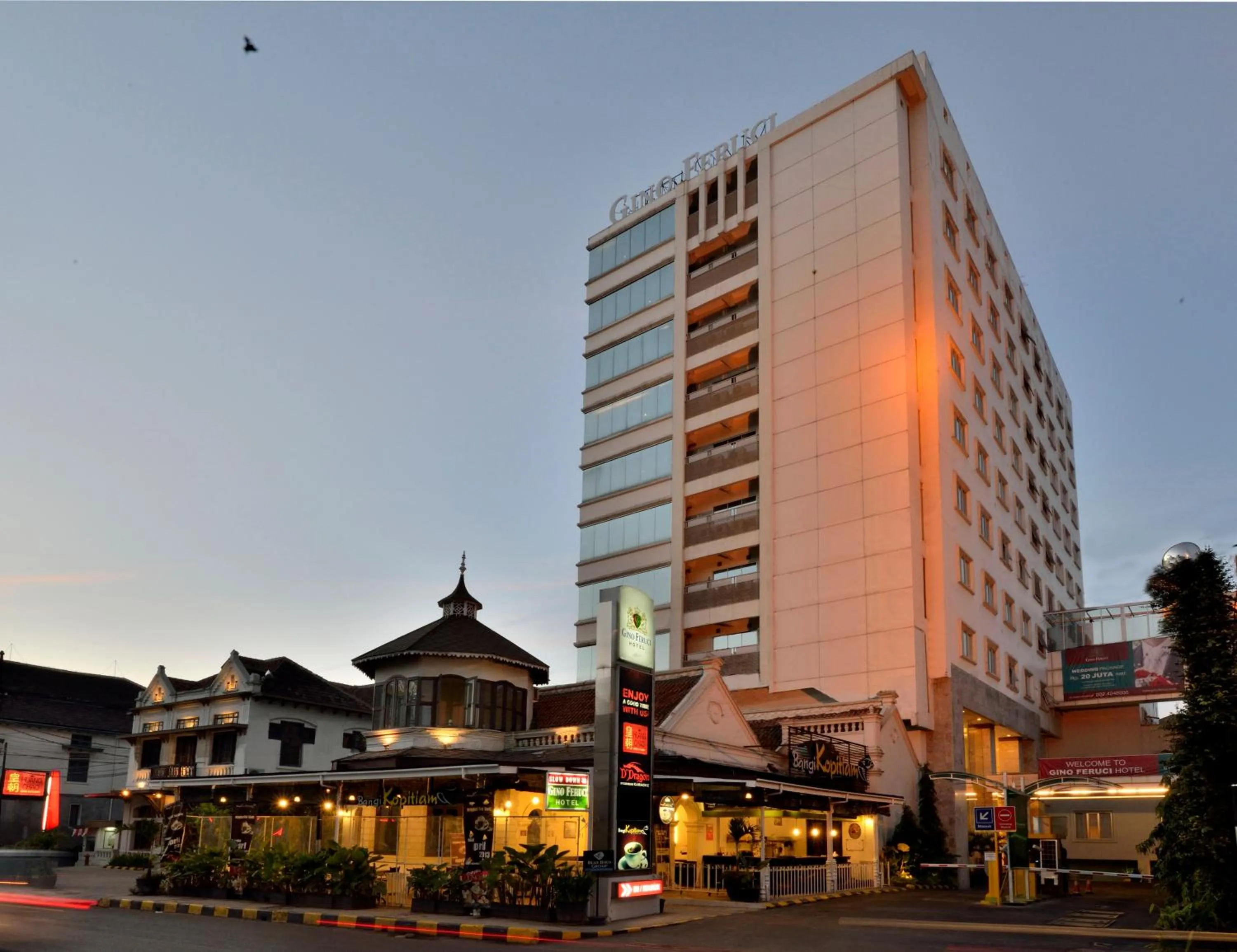 Facade/entrance in Gino Feruci Kebon Jati by KAGUM Hotels