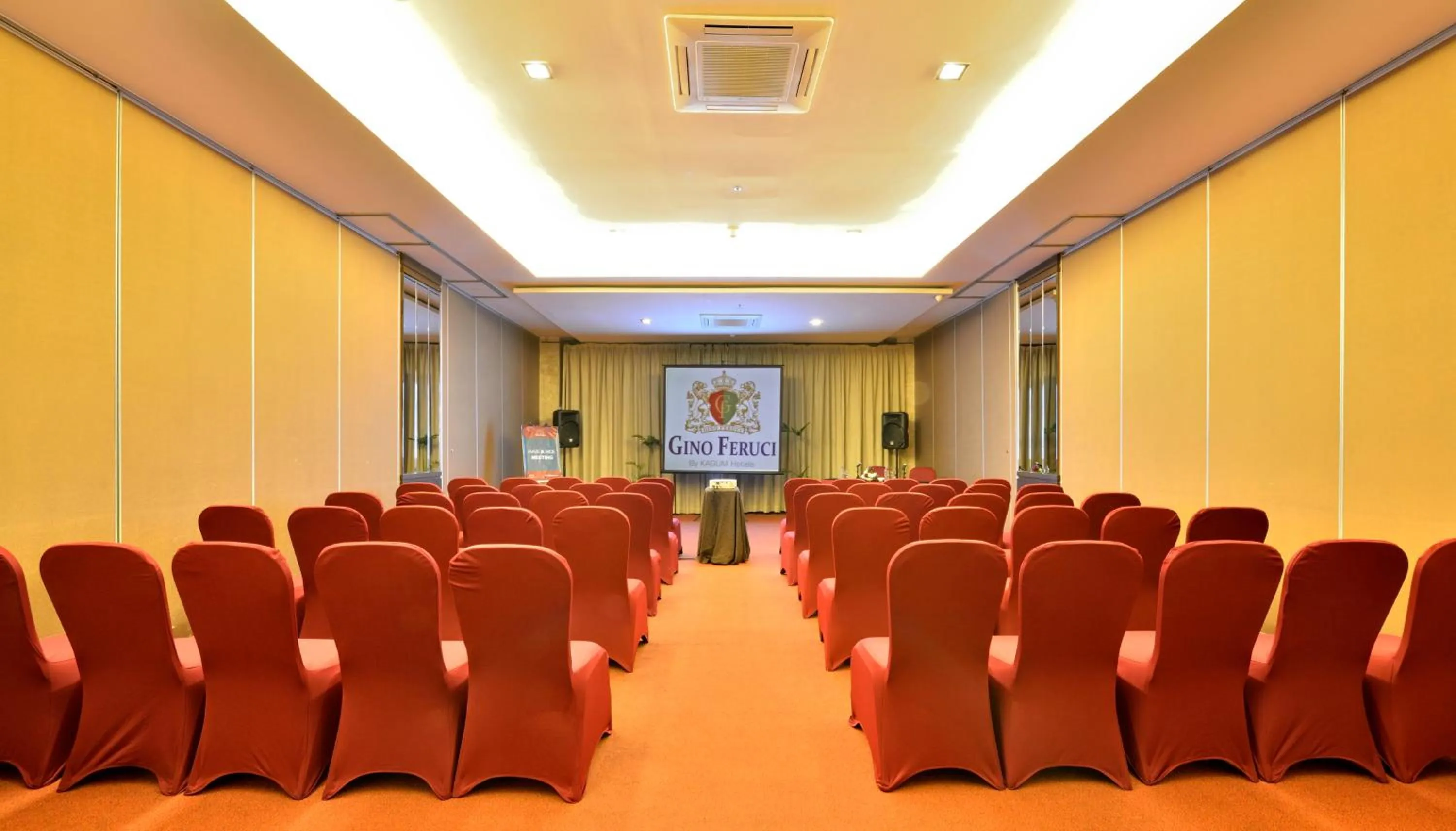 Business facilities in Gino Feruci Kebon Jati by KAGUM Hotels