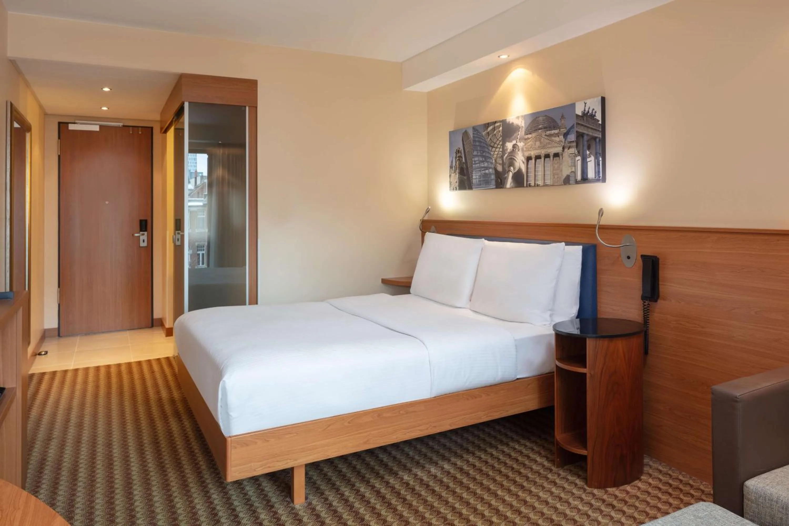 Bed in Hampton by Hilton Berlin City West