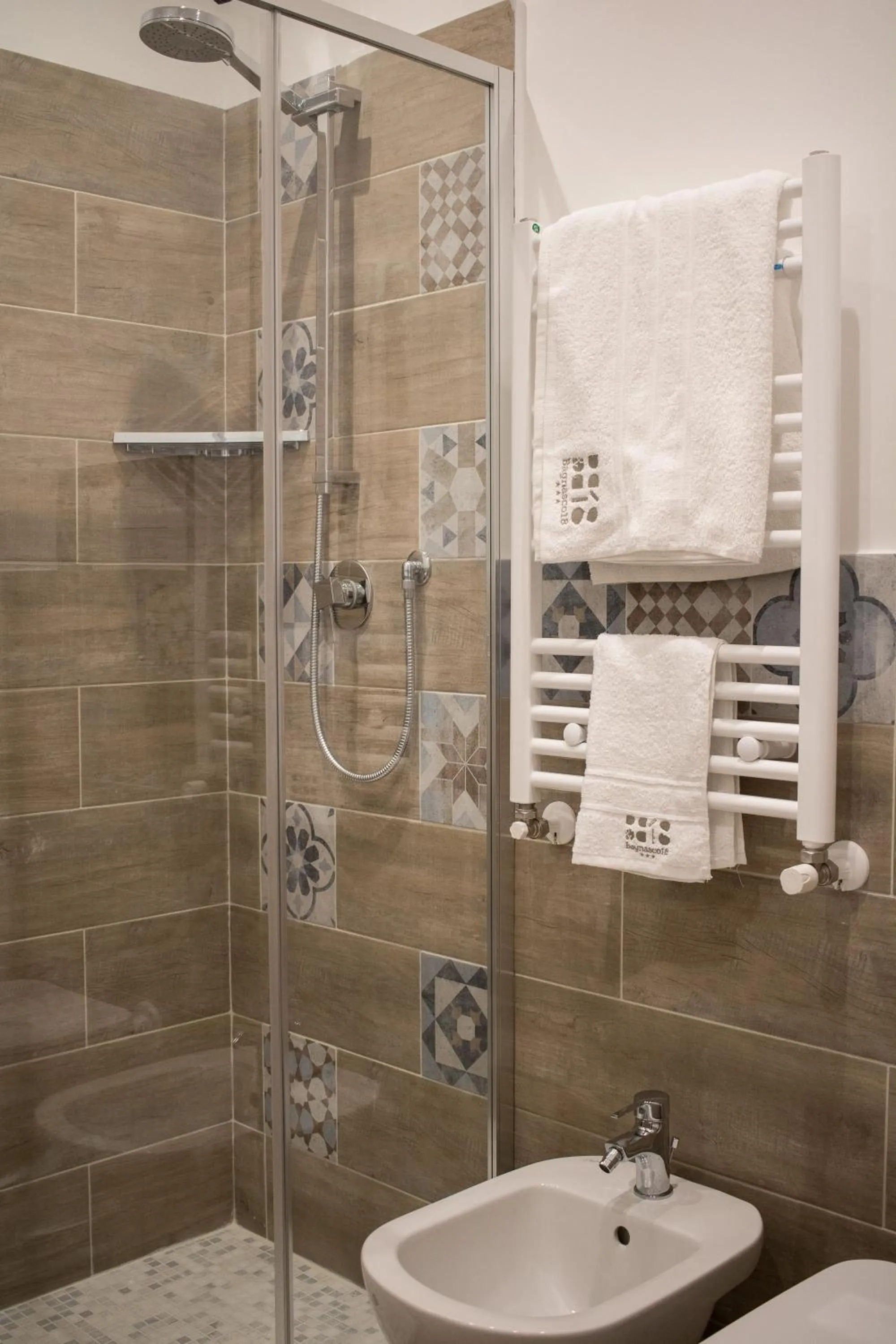 Shower in Bagnasco 18 suite&terrace