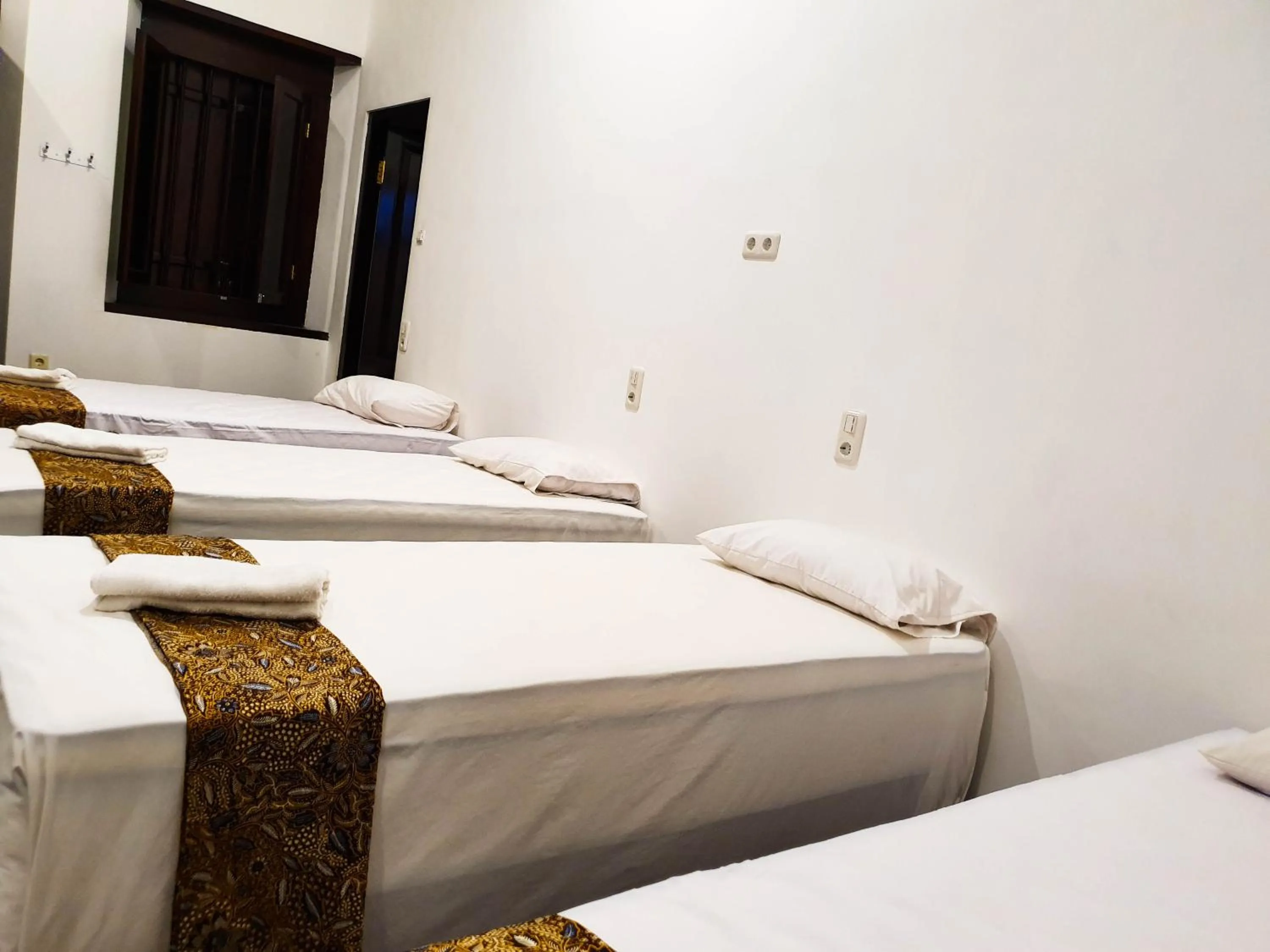 Bed in Tiongkok Kecil Heritage Lasem