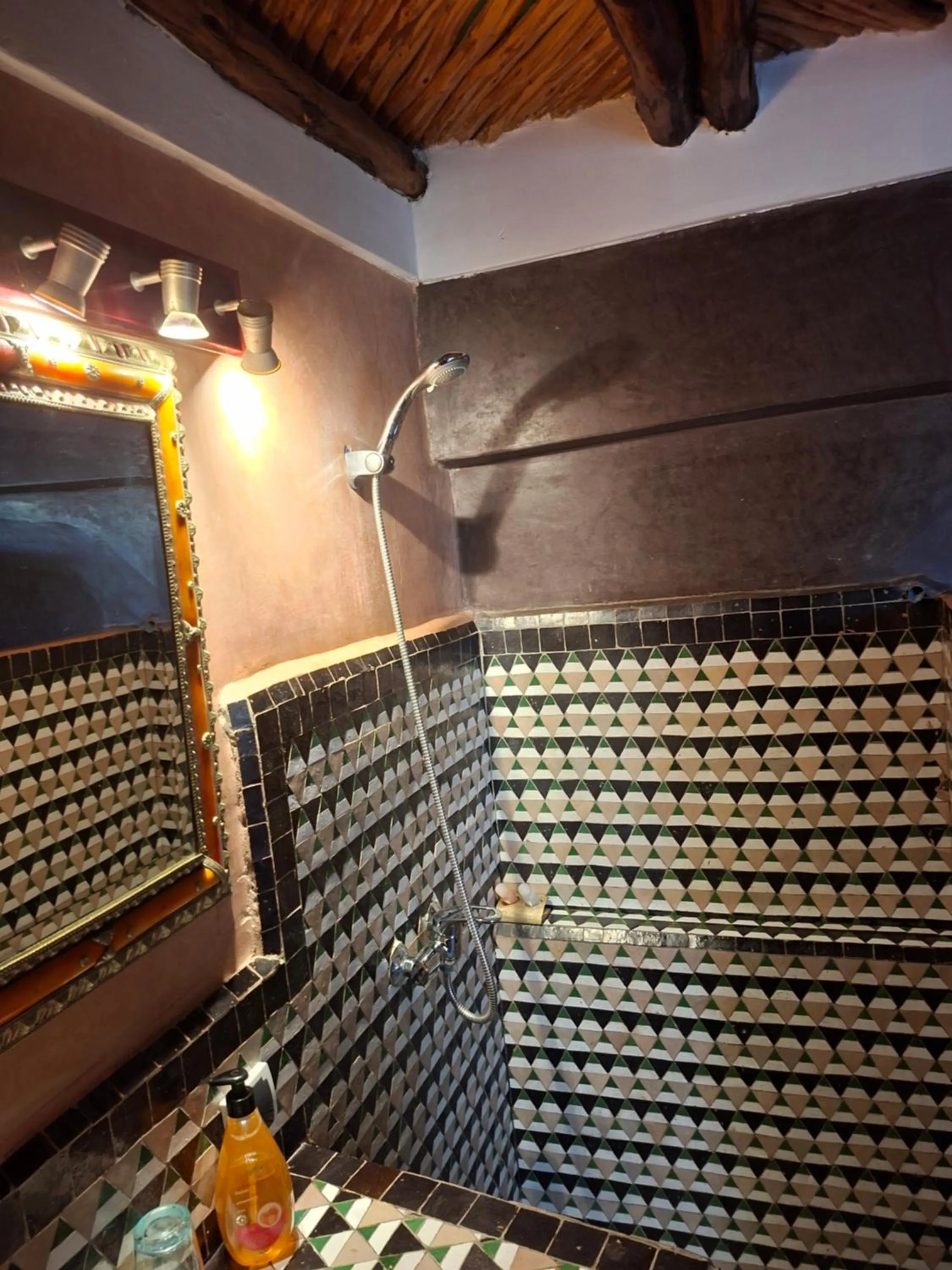 Shower in Riad Moullaoud