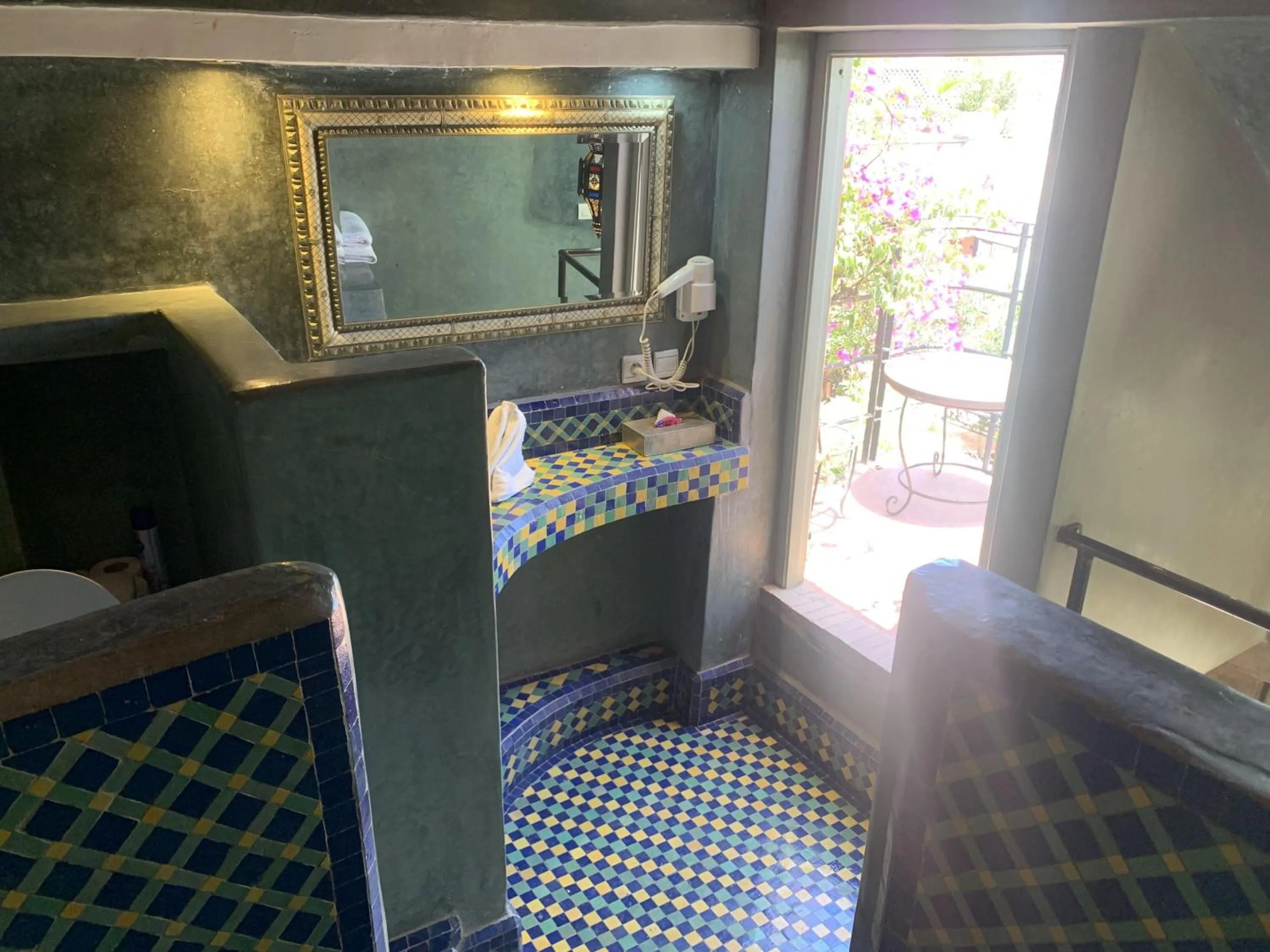 Shower in Riad Moullaoud