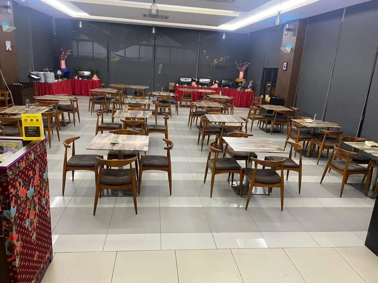 Restaurant/places to eat in D'Wharf Hotel & Serviced Residence