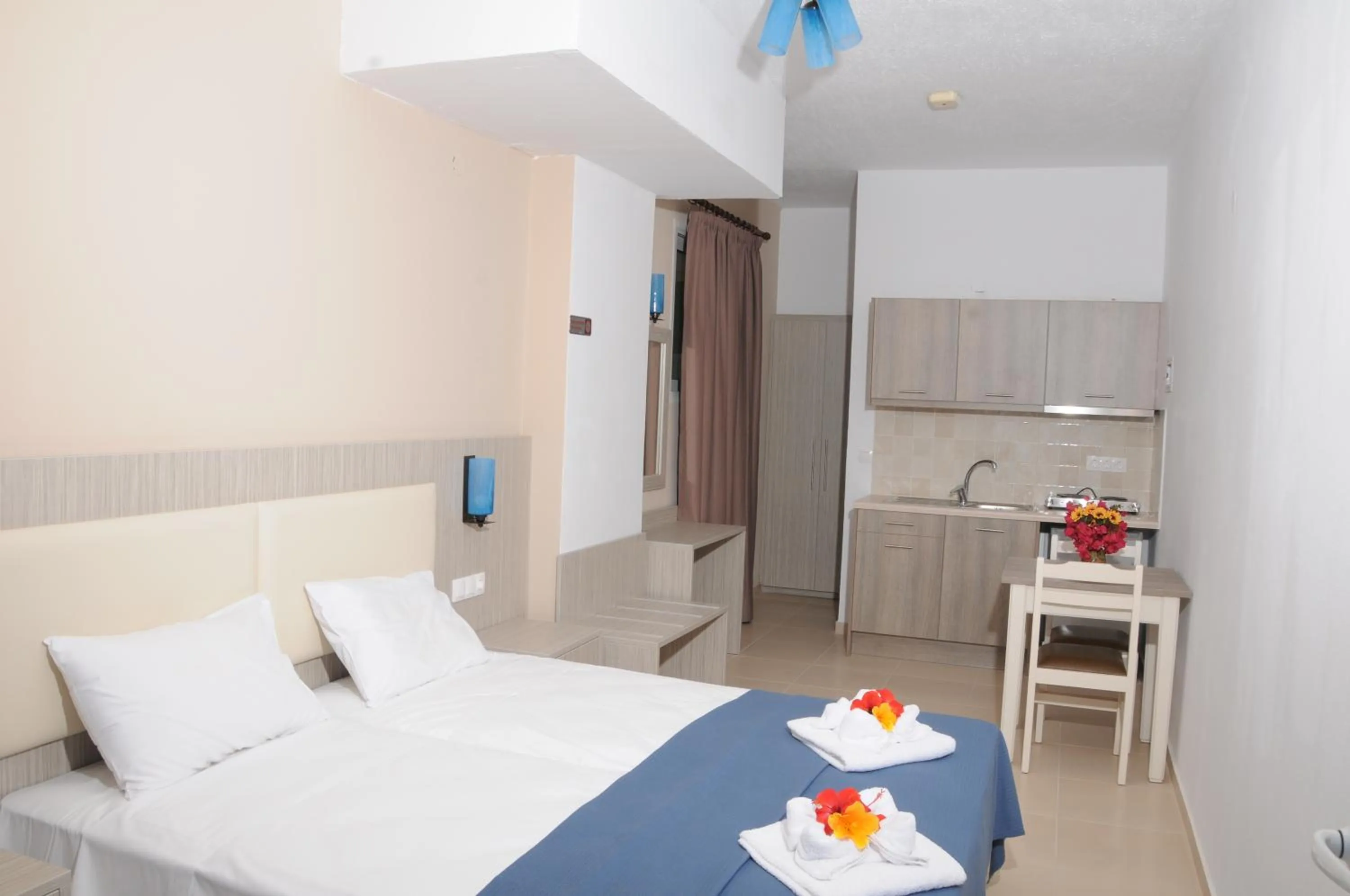 Bedroom, Bed in Mastorakis Hotel and Studios