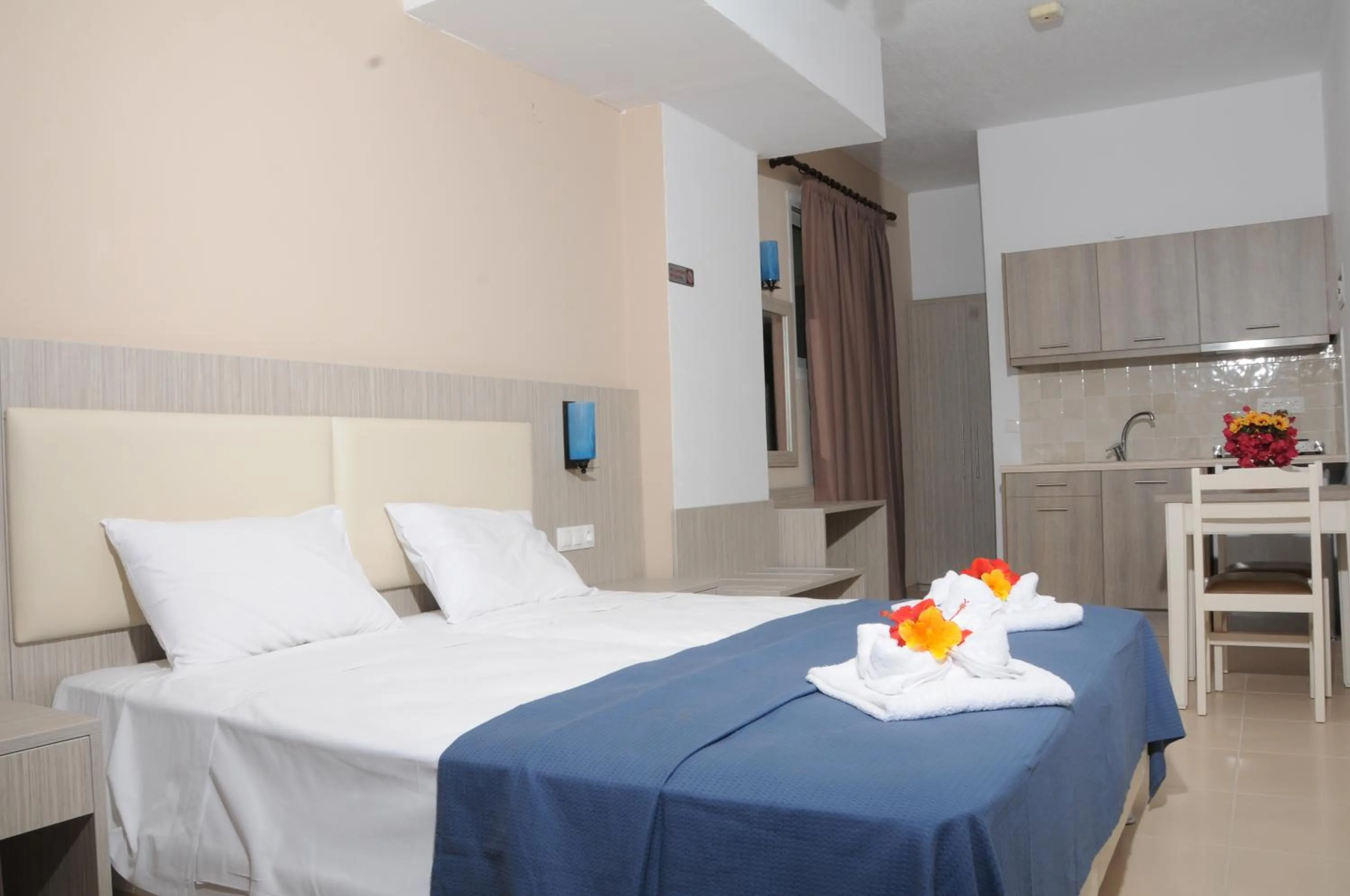 Bedroom, Bed in Mastorakis Hotel and Studios