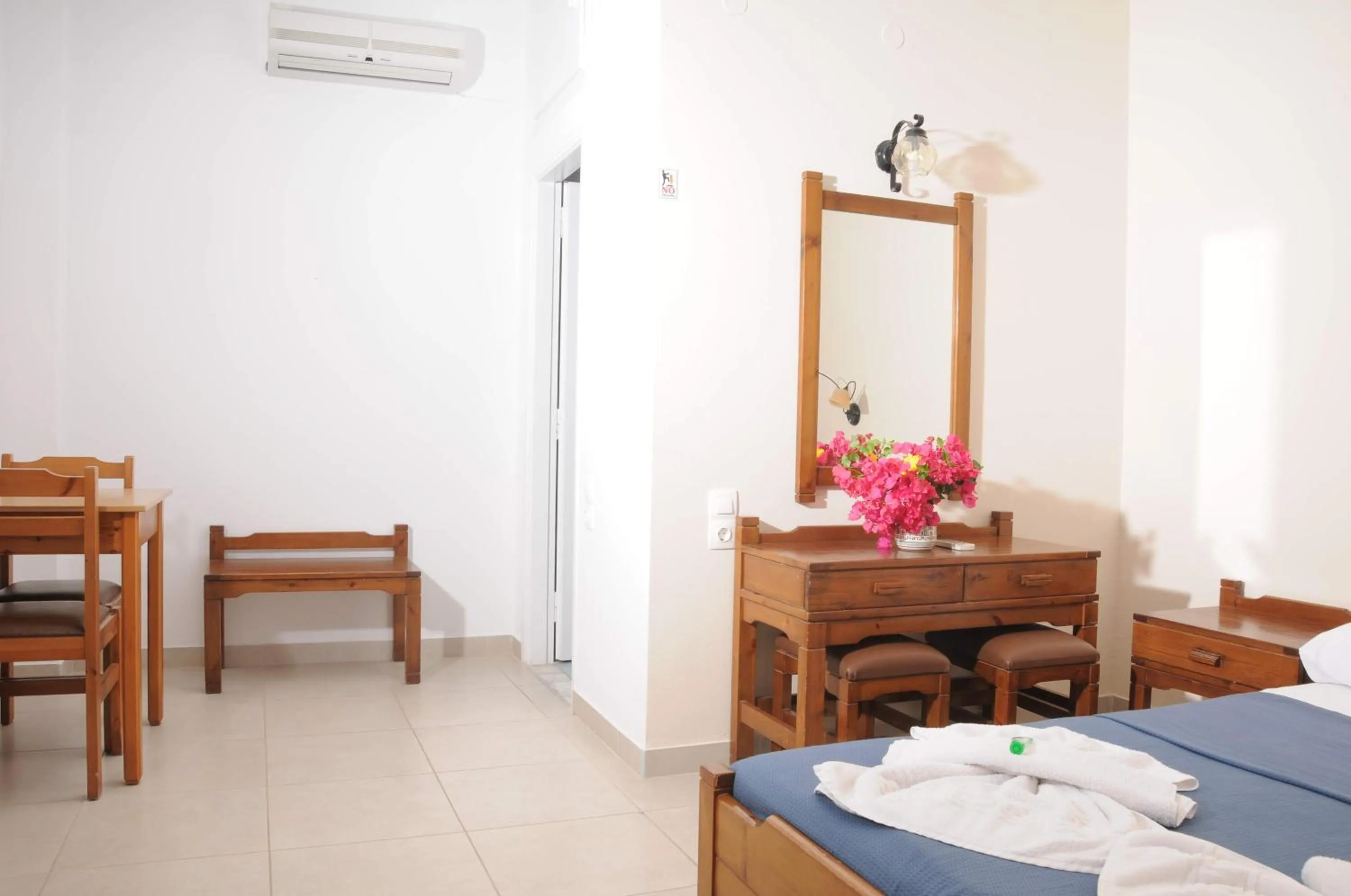 Bedroom in Mastorakis Hotel and Studios