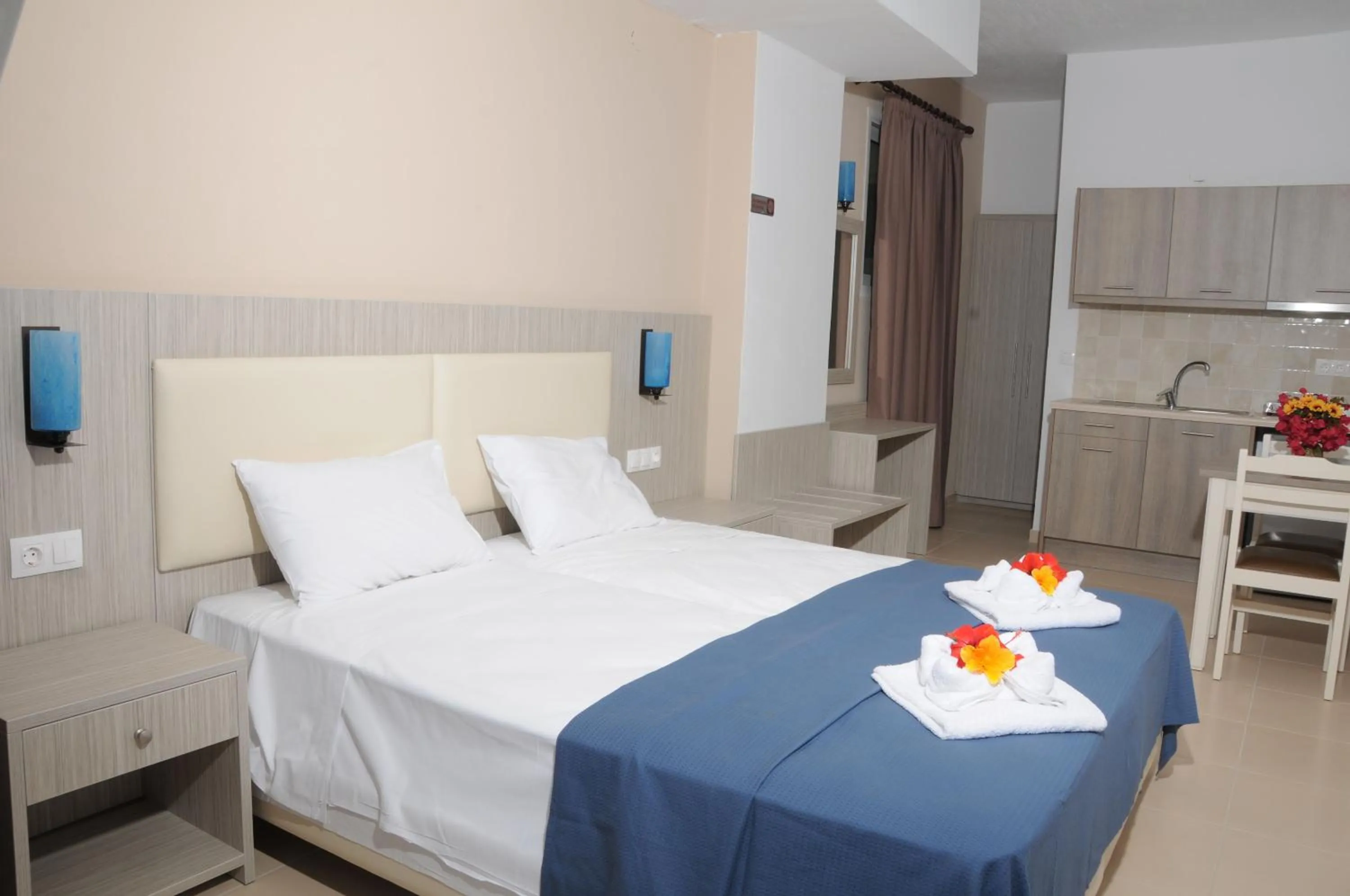 Bedroom, Bed in Mastorakis Hotel and Studios