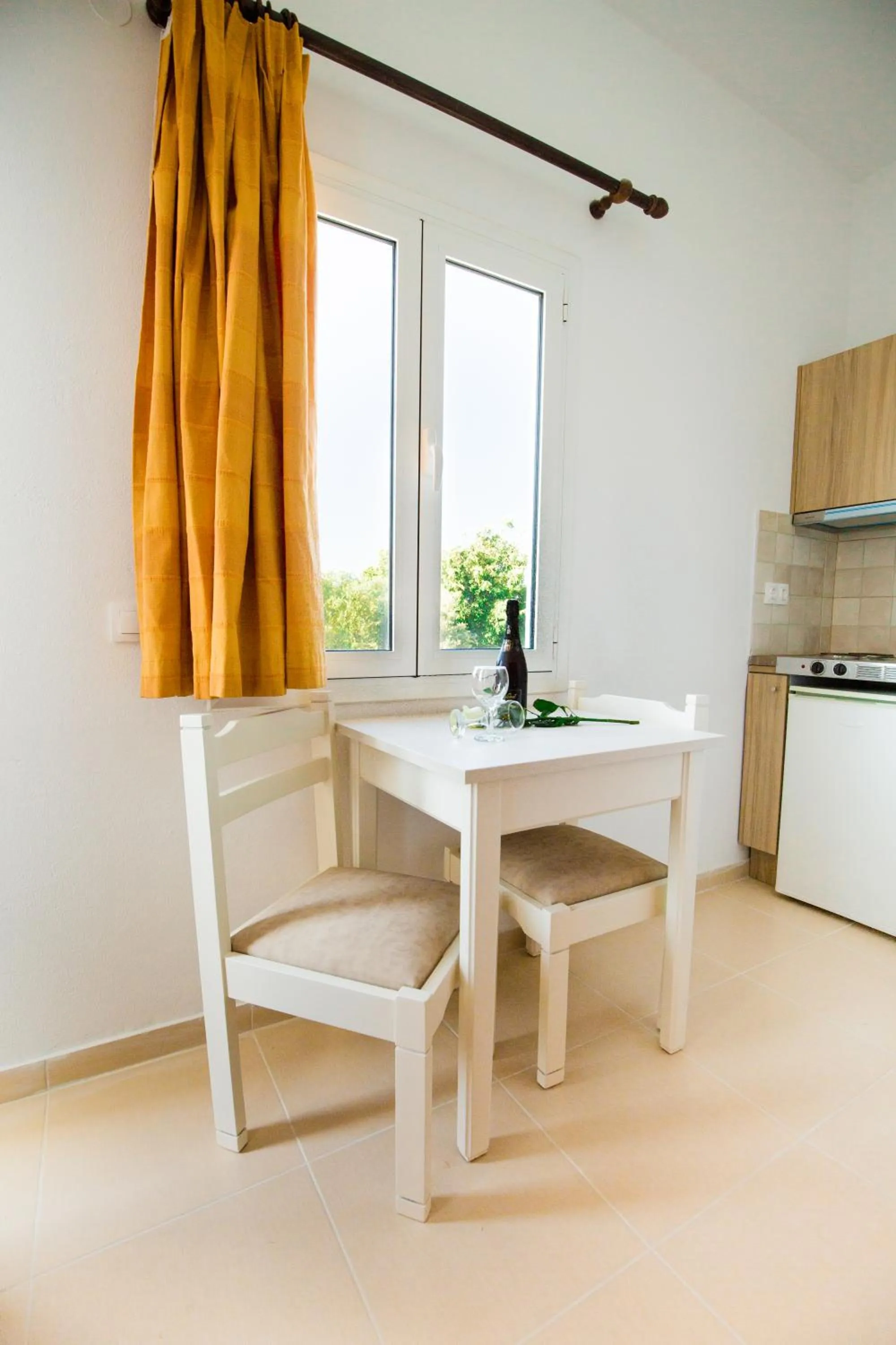 Dining area in Mastorakis Hotel and Studios