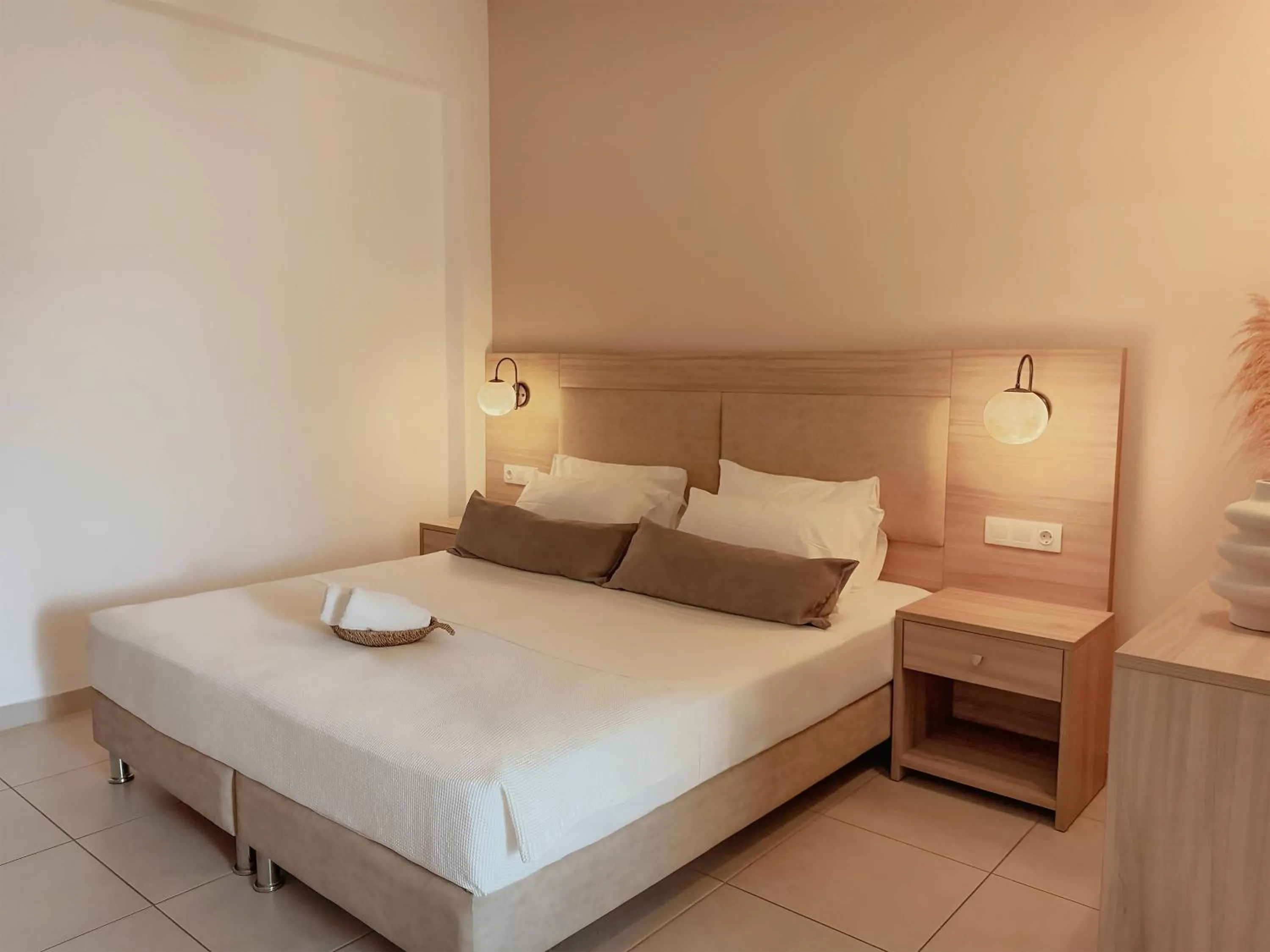 Bed in Mastorakis Hotel and Studios