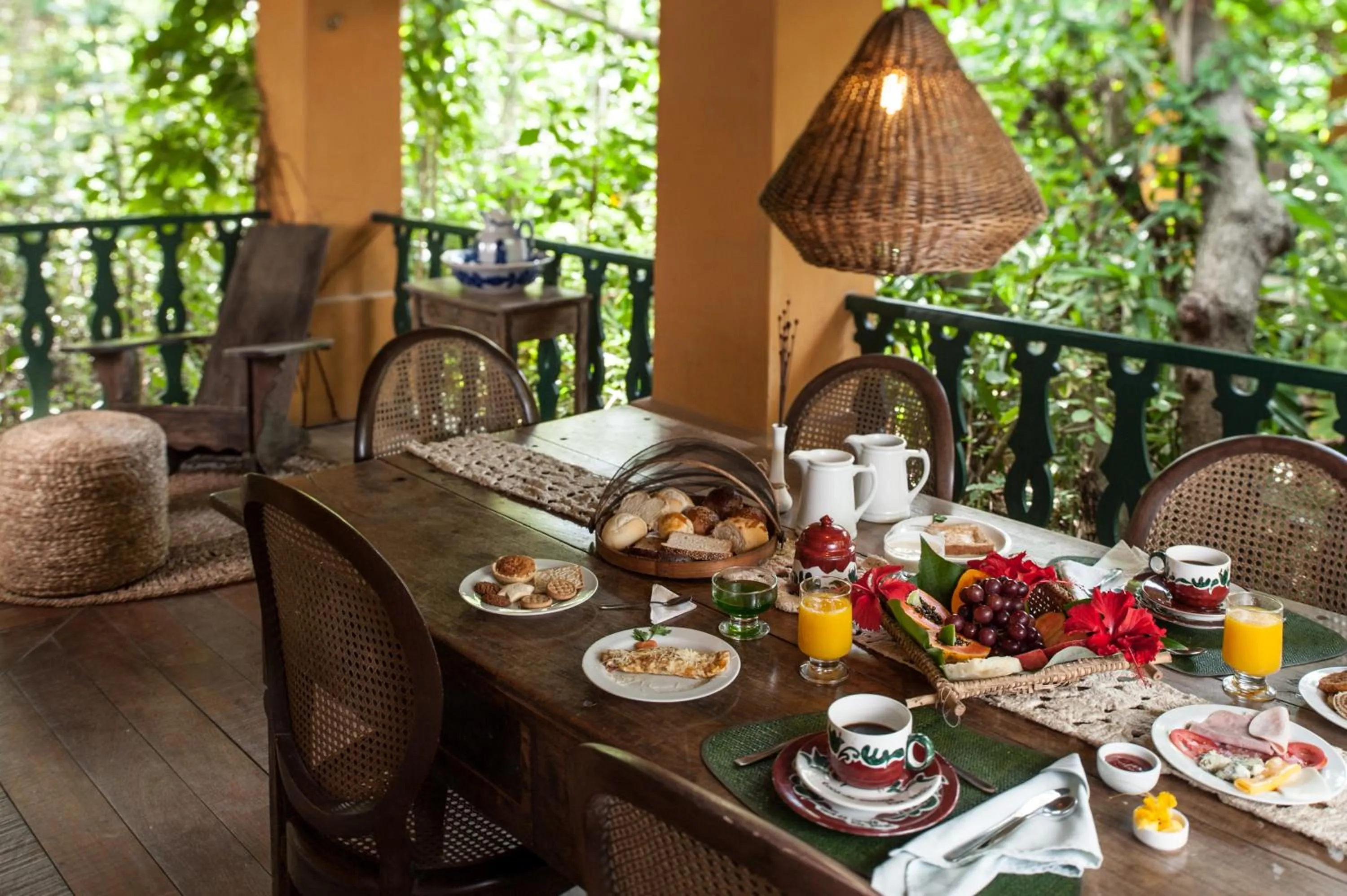 Breakfast in Toca da Coruja