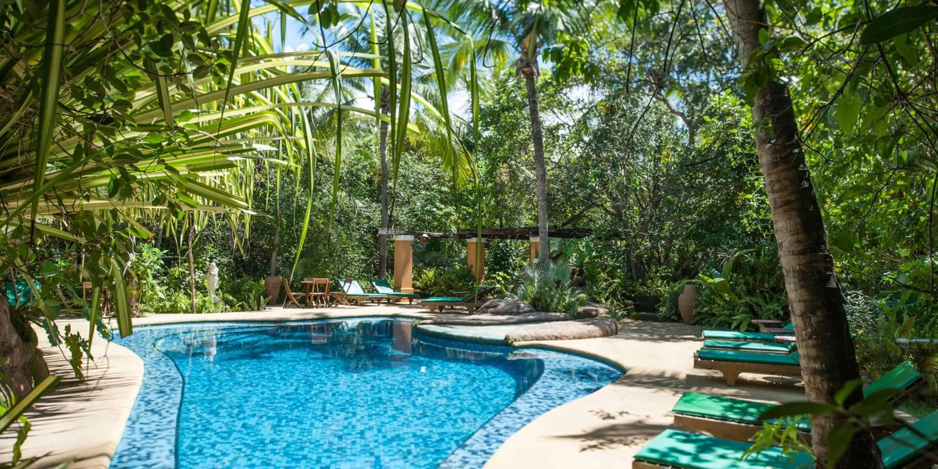 Swimming pool in Toca da Coruja