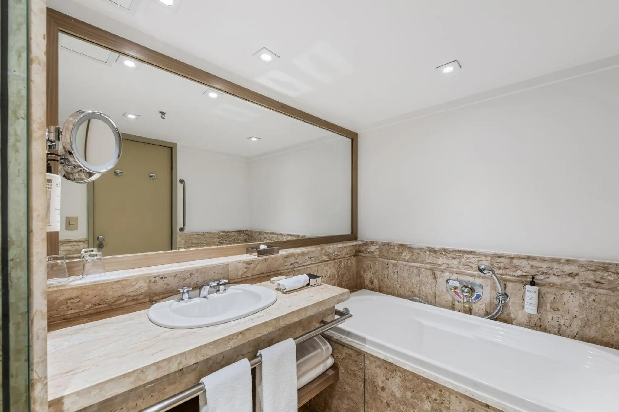 Bathroom in InterContinental São Paulo by IHG