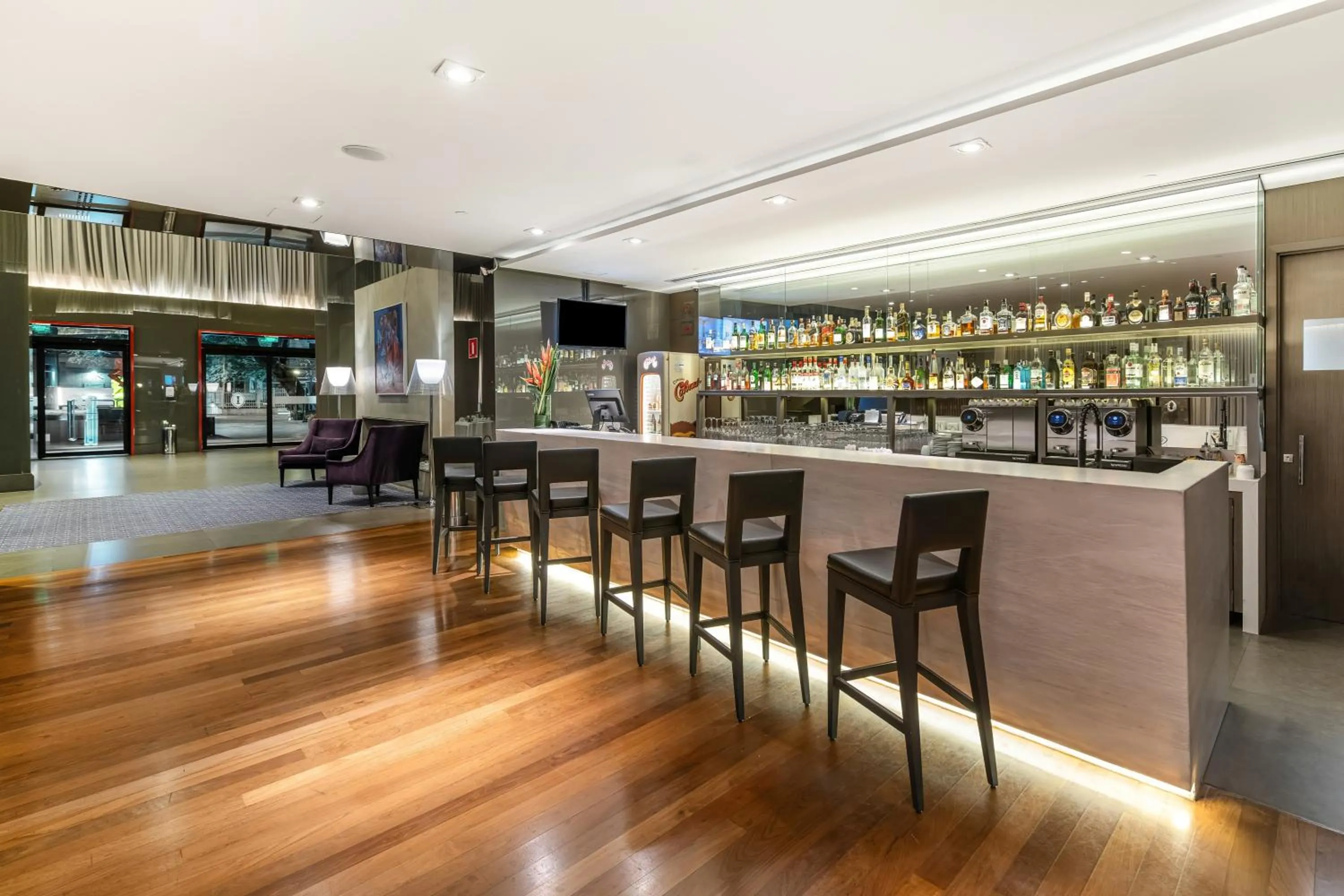 Lounge or bar in InterContinental São Paulo by IHG