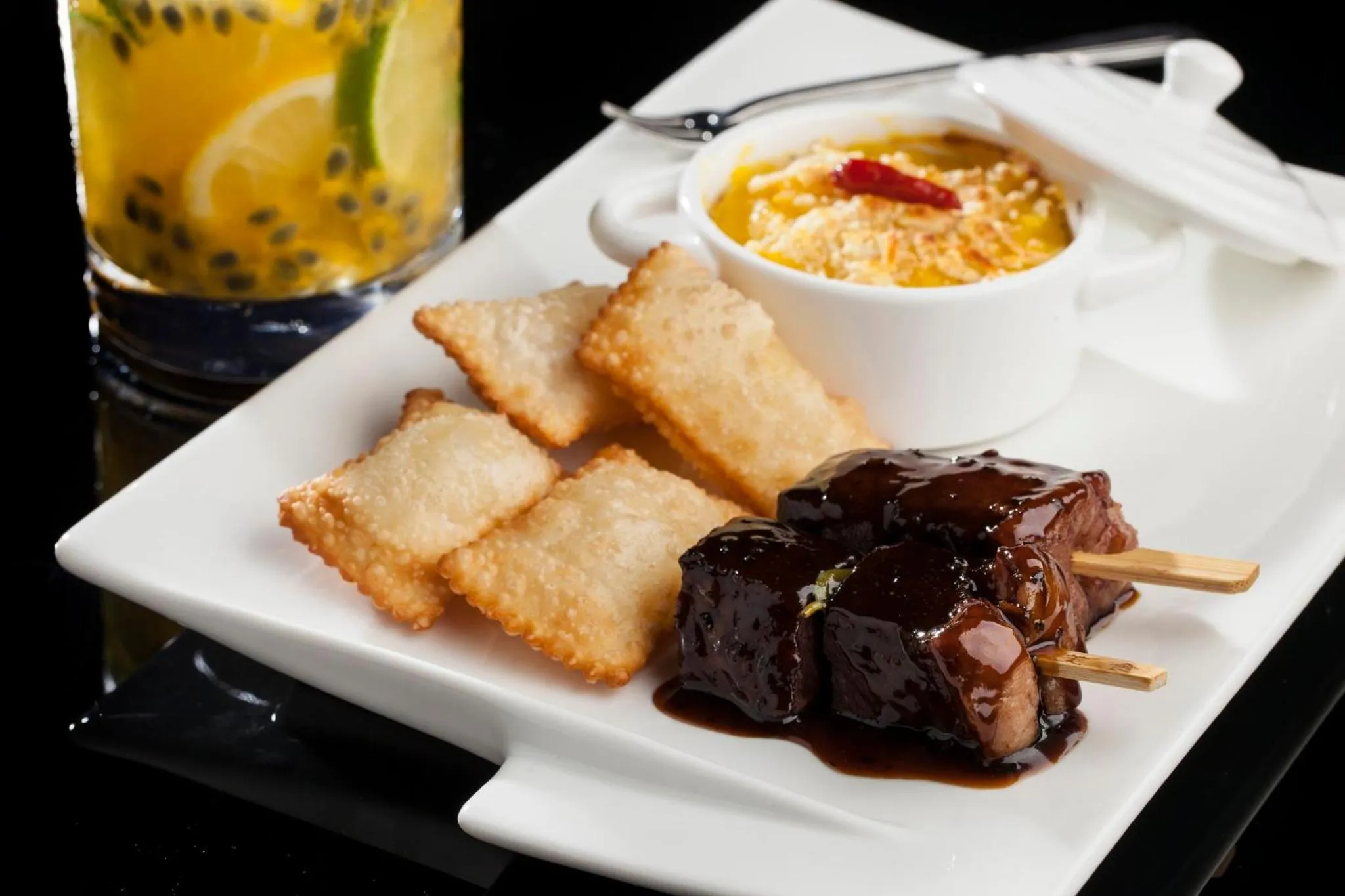 Lounge or bar in InterContinental São Paulo by IHG