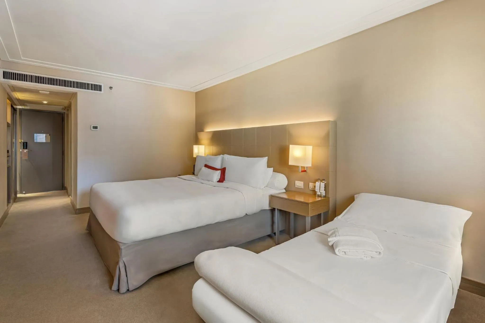 Photo of the whole room, Bed in InterContinental São Paulo by IHG