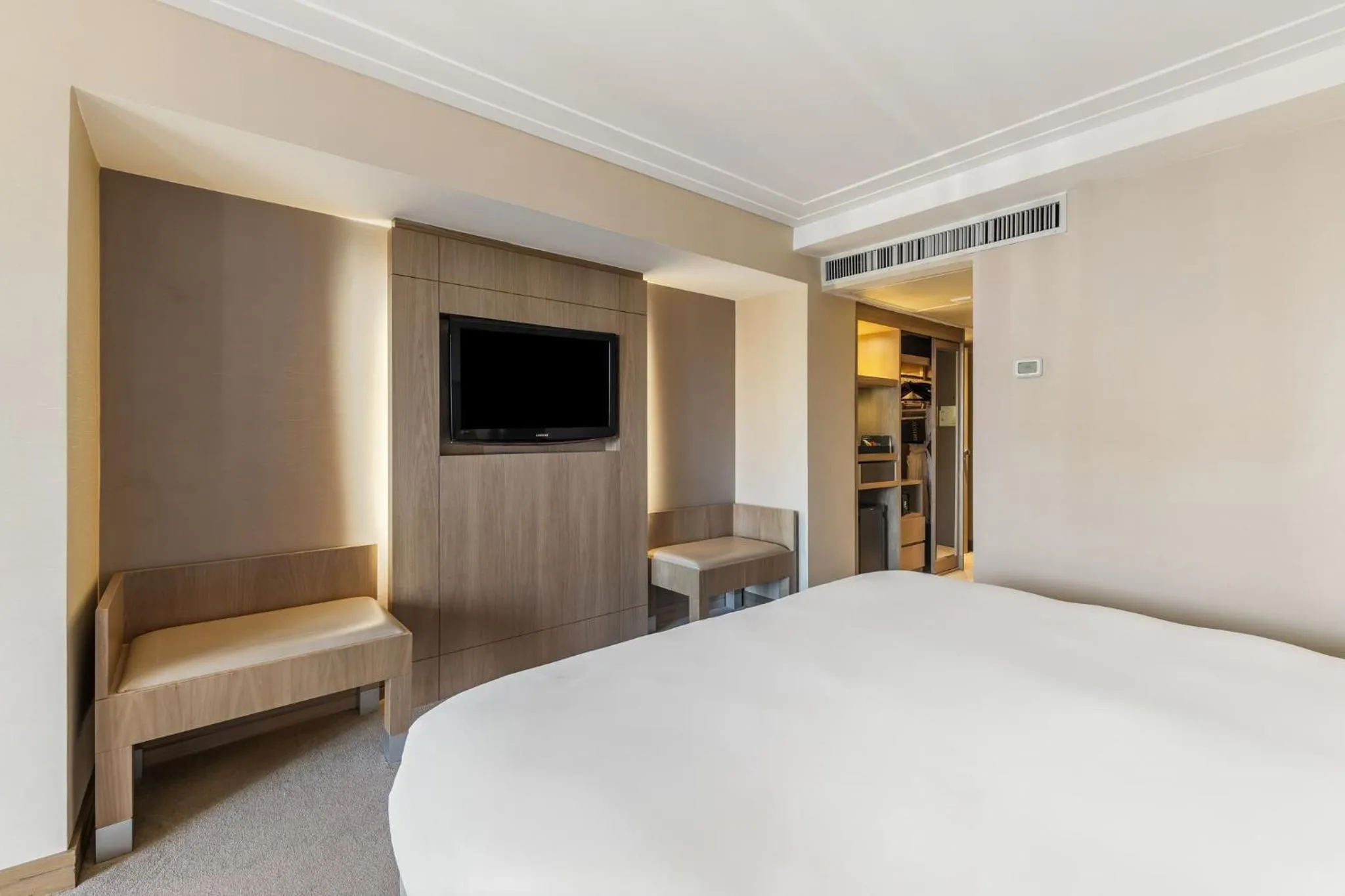 Photo of the whole room, Bed in InterContinental São Paulo by IHG