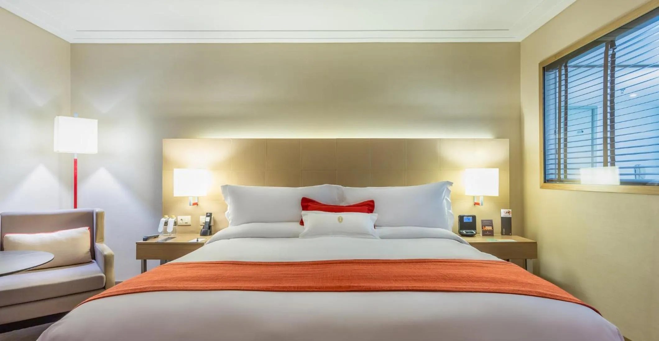 Photo of the whole room, Bed in InterContinental São Paulo by IHG