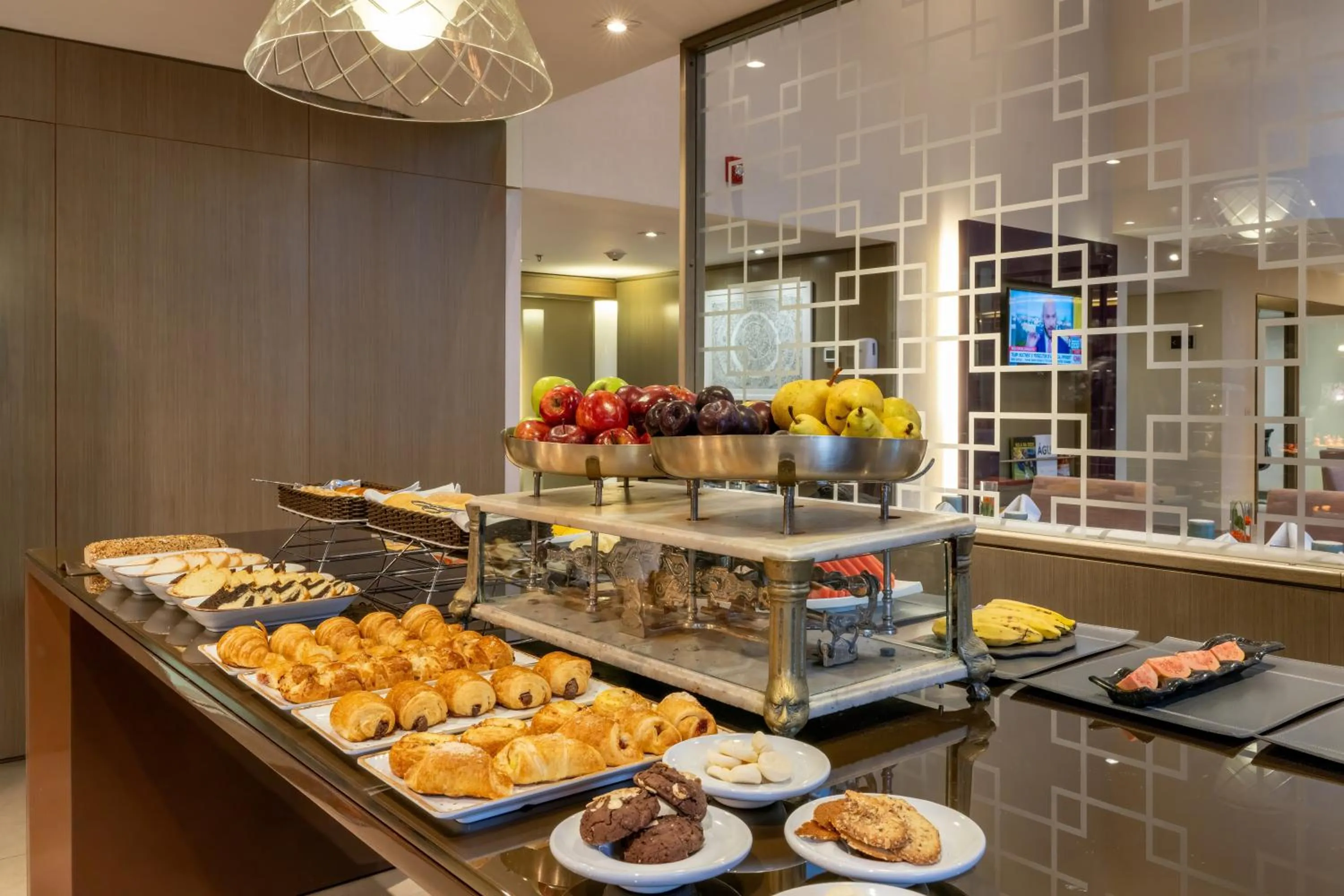 Buffet breakfast in InterContinental São Paulo by IHG