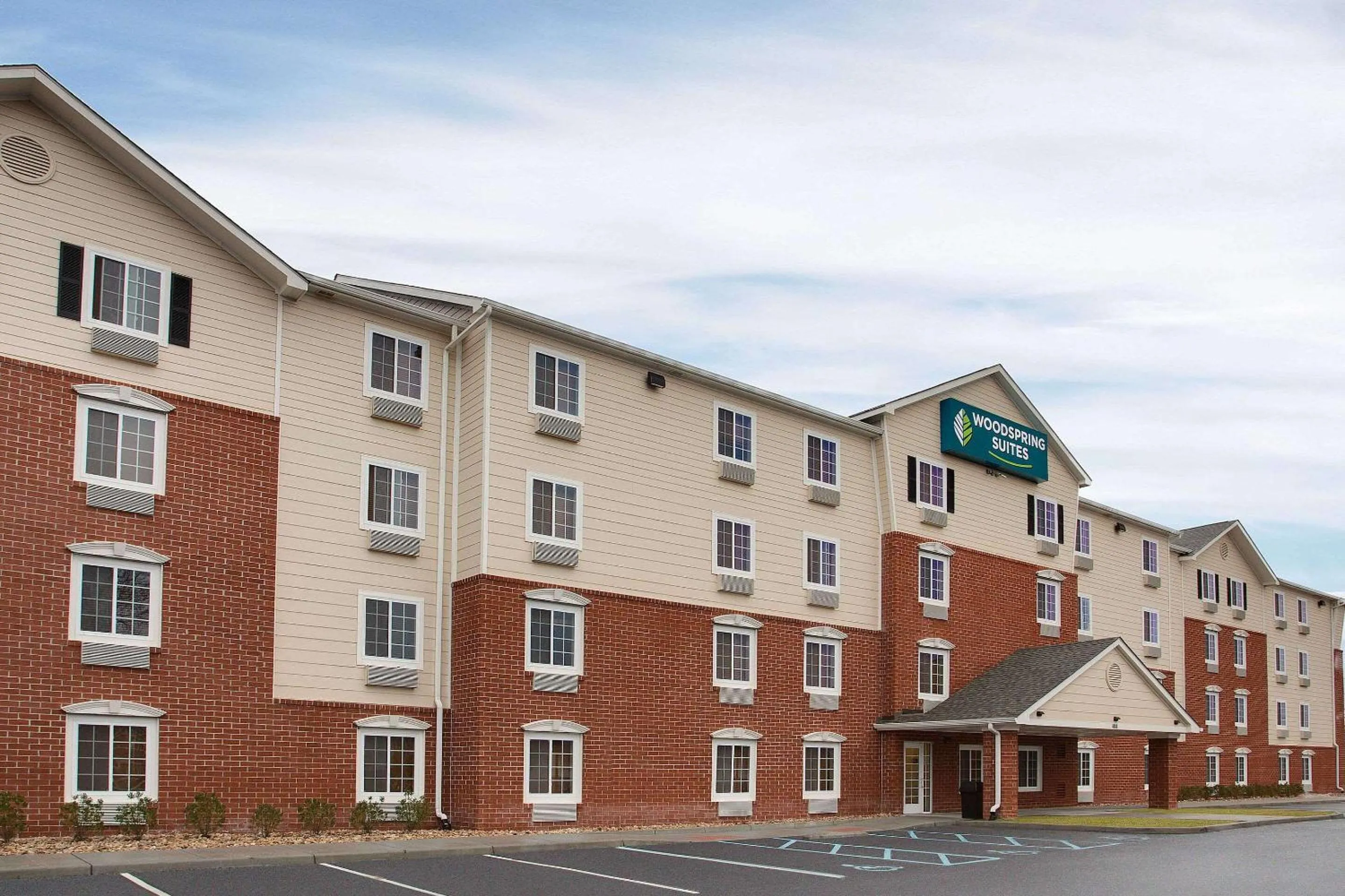 Property building in WoodSpring Suites Virginia Beach