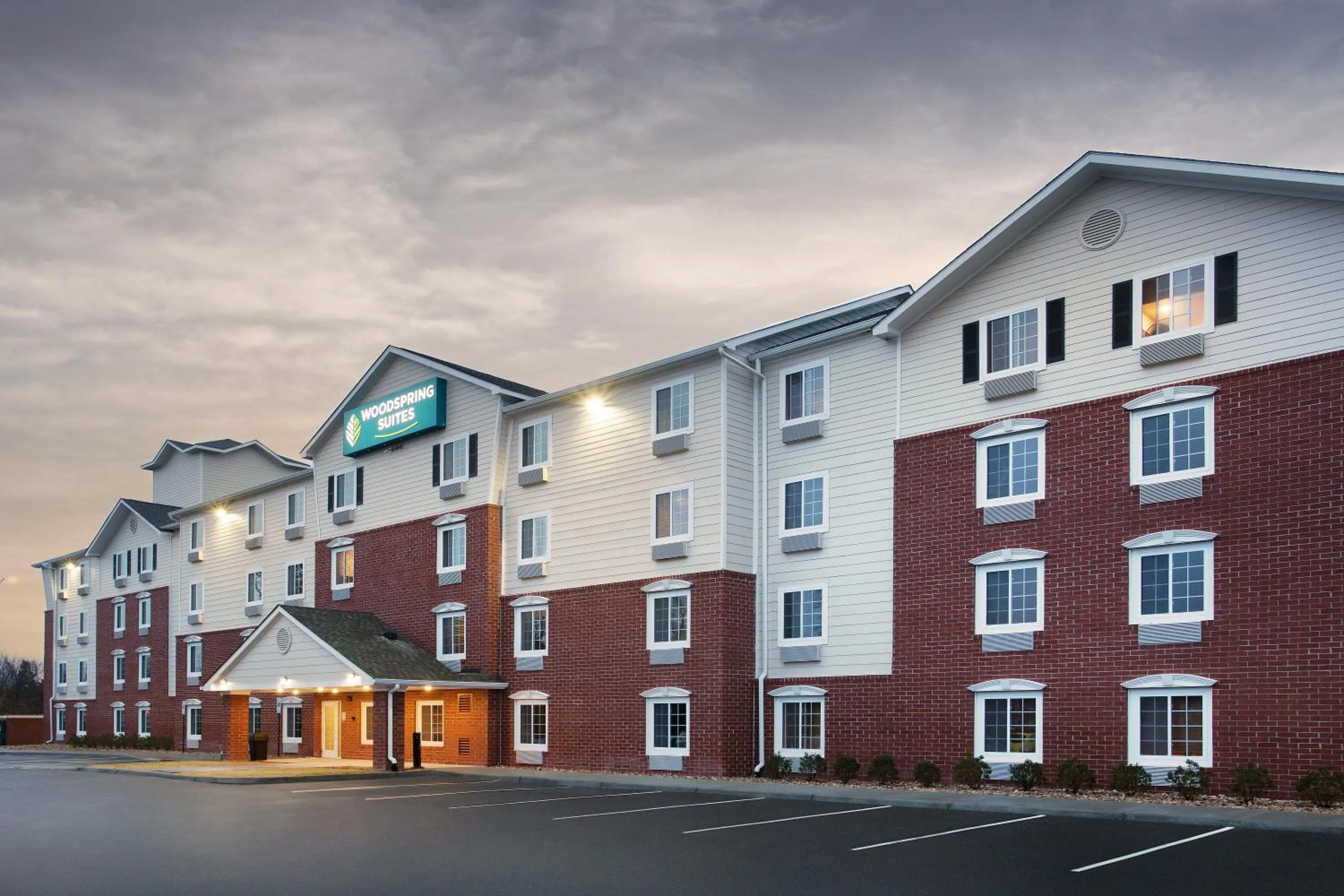 Property building in WoodSpring Suites Virginia Beach