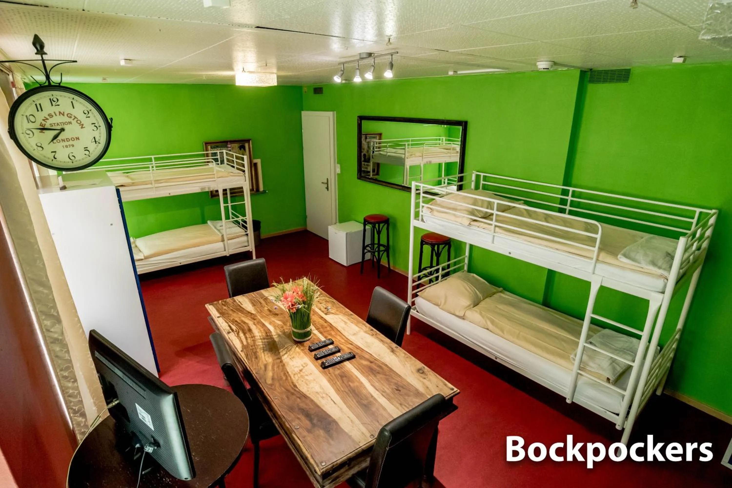 Bed in Hotel & Backpackers Zak Schaffhausen