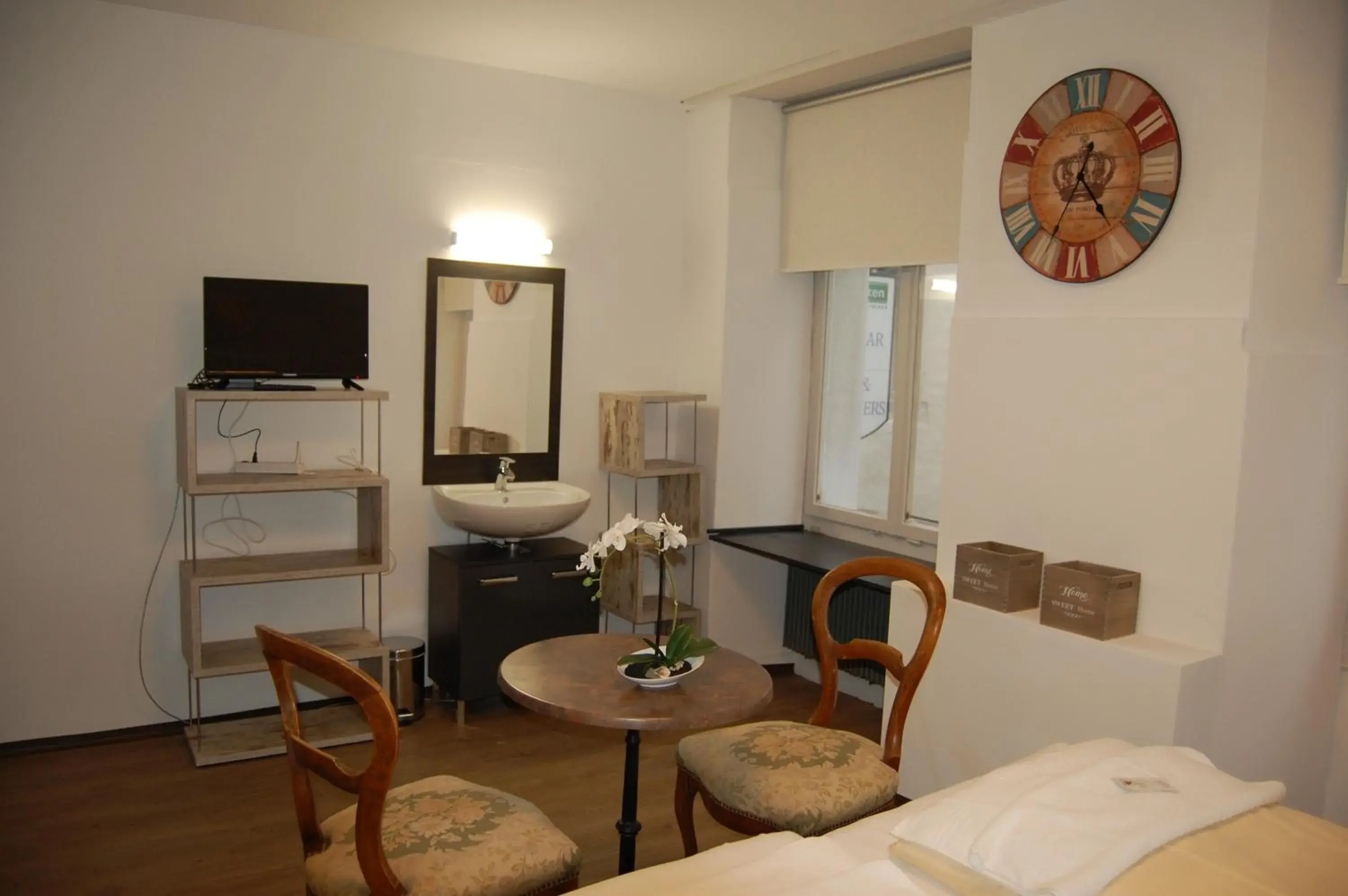 Deluxe Double Room in Hotel & Backpackers Zak Schaffhausen Deluxe Double Room in Hotel & Backpackers Zak Schaffhausen