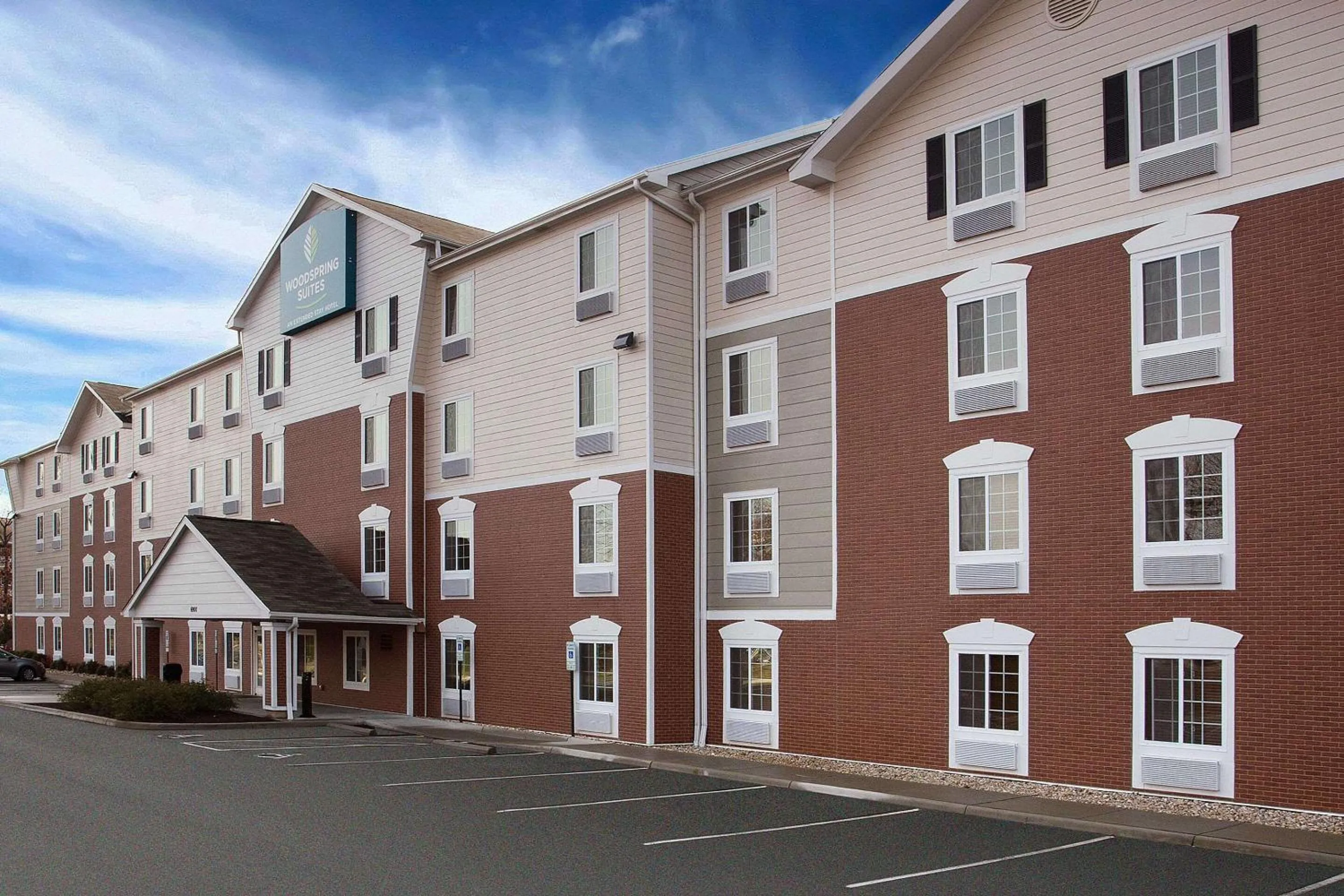 Property building in WoodSpring Suites Richmond West I-64
