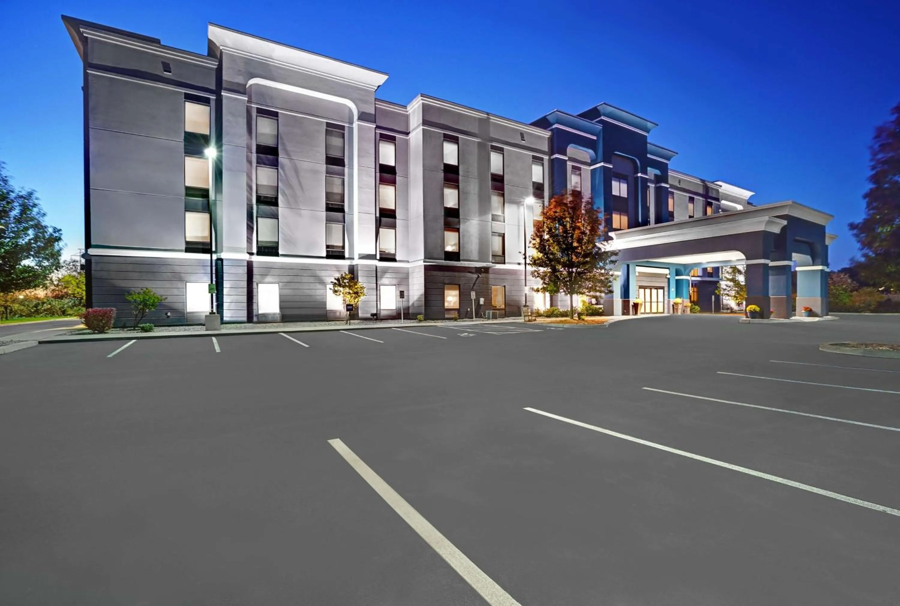 Property building in Hampton Inn & Suites by Hilton Syracuse Dewitt