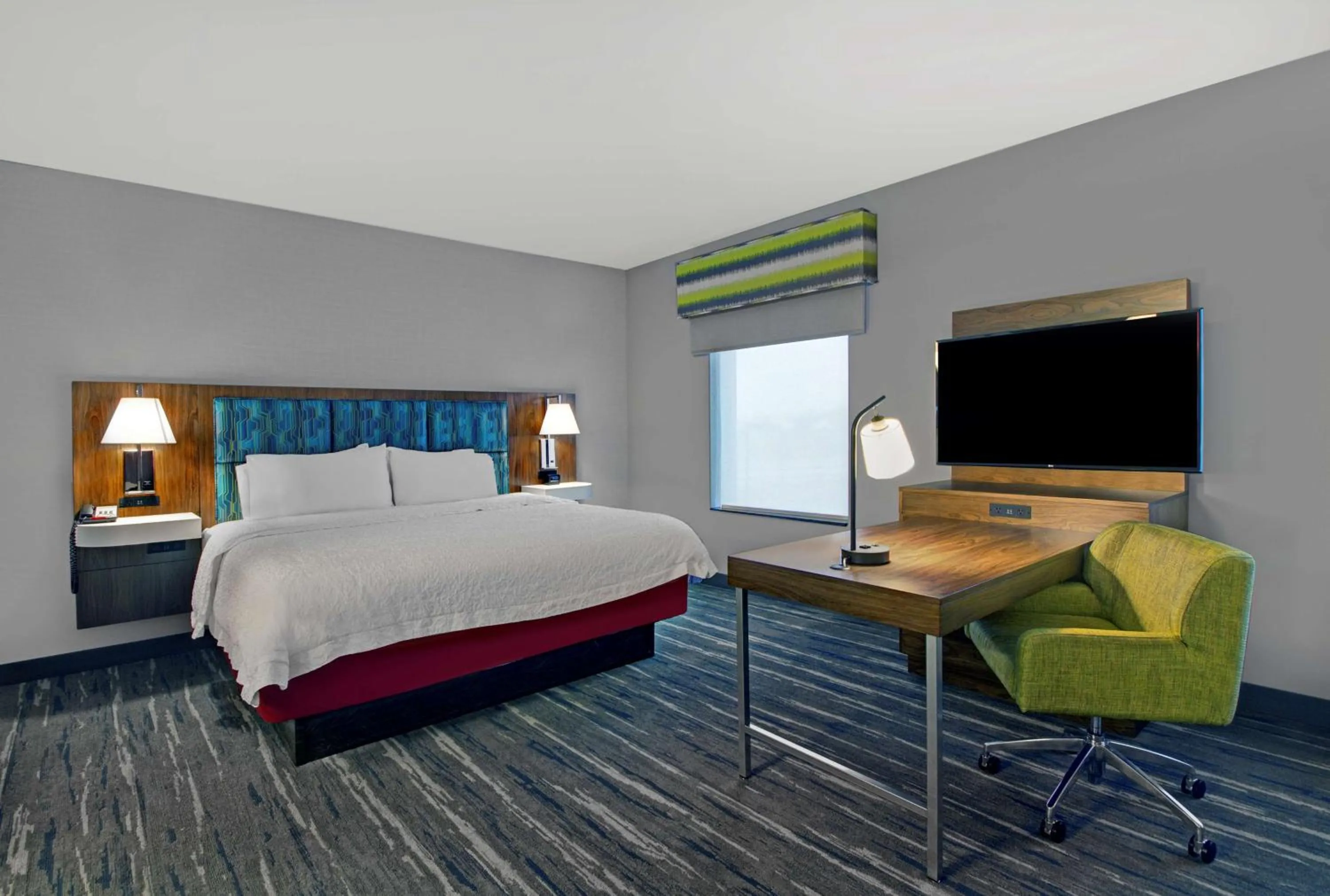 Bed in Hampton Inn & Suites by Hilton Syracuse Dewitt