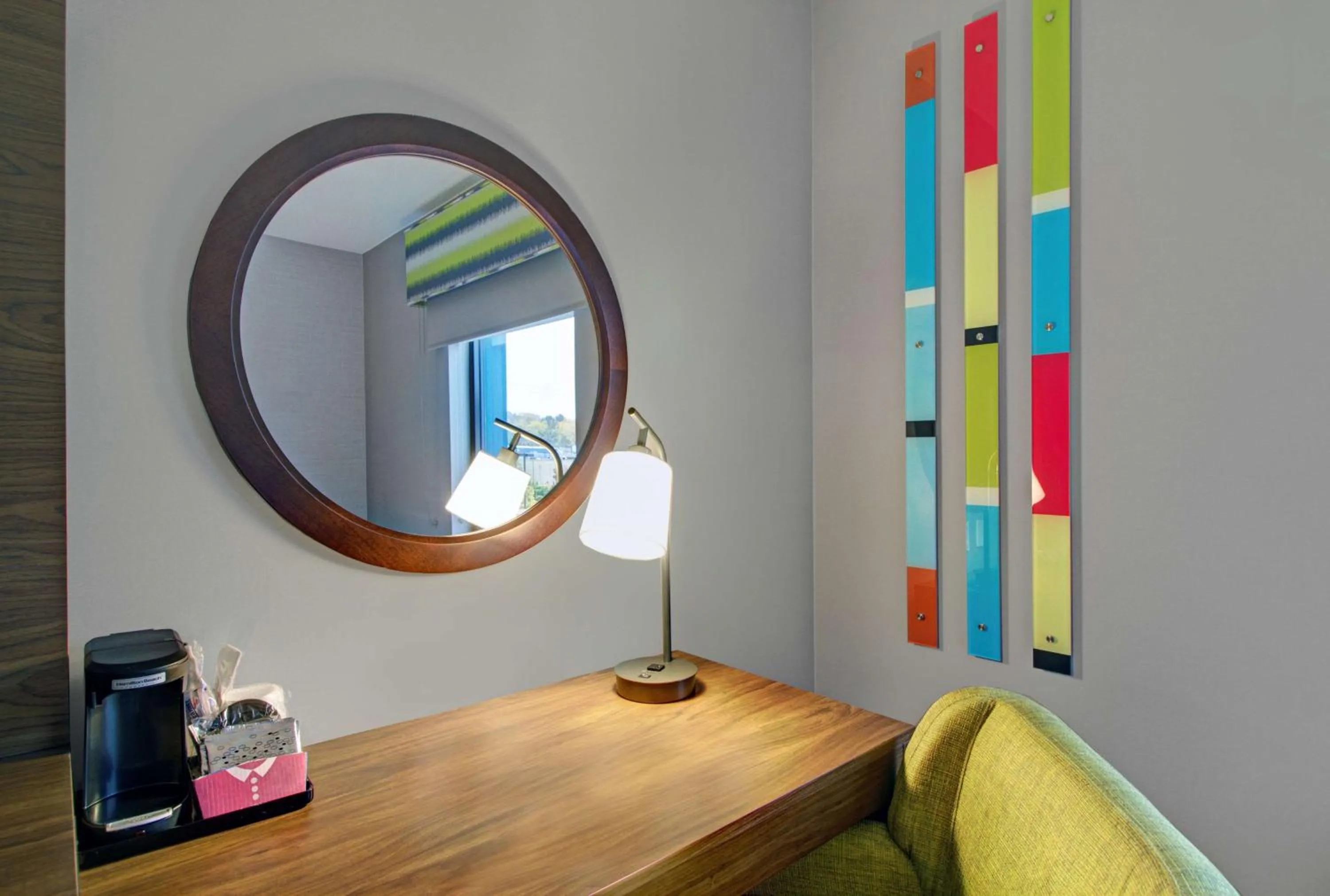 Bedroom in Hampton Inn & Suites by Hilton Syracuse Dewitt