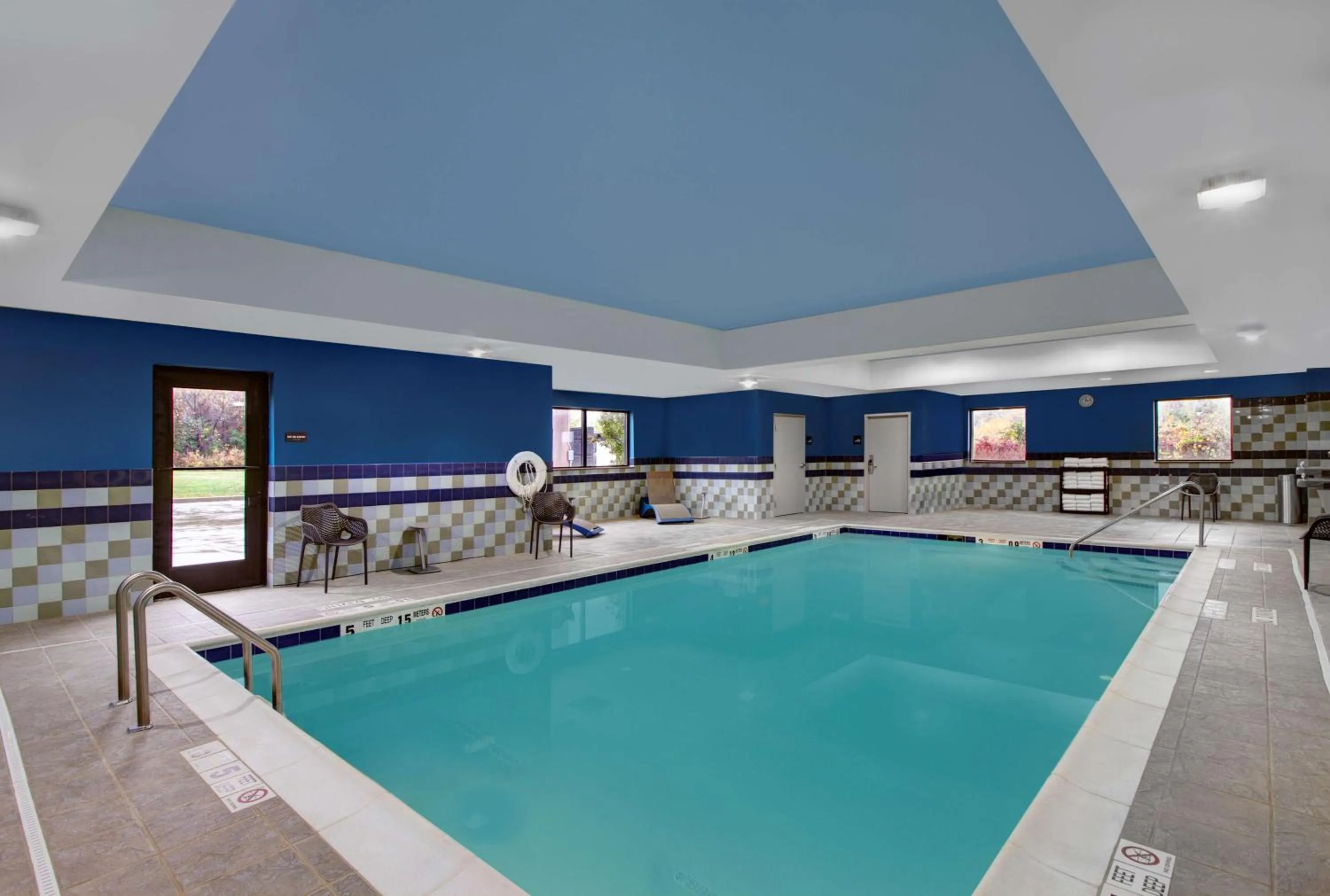 Pool view in Hampton Inn & Suites by Hilton Syracuse Dewitt